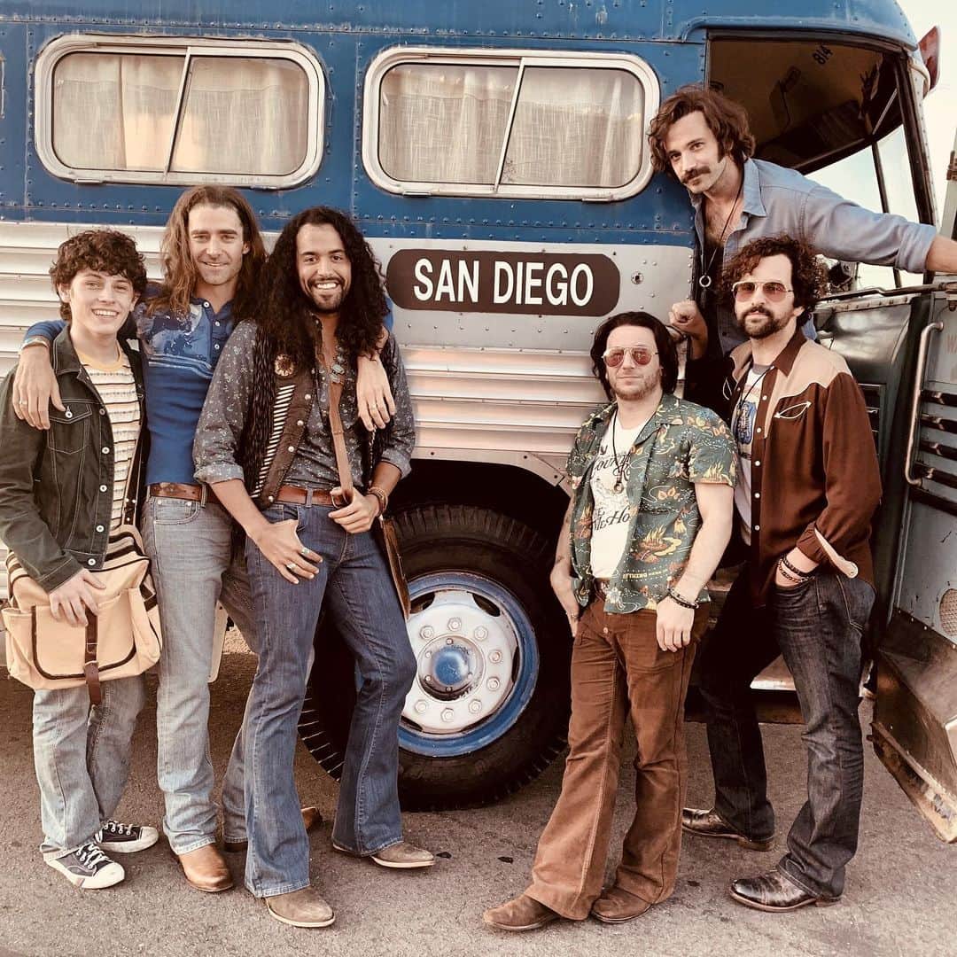 コリン・ドネルのインスタグラム：「Band’s all here. We’ve got a stowaway too. . . . @almostfamousbwy #AlmostFamous #Stillwater #1973」