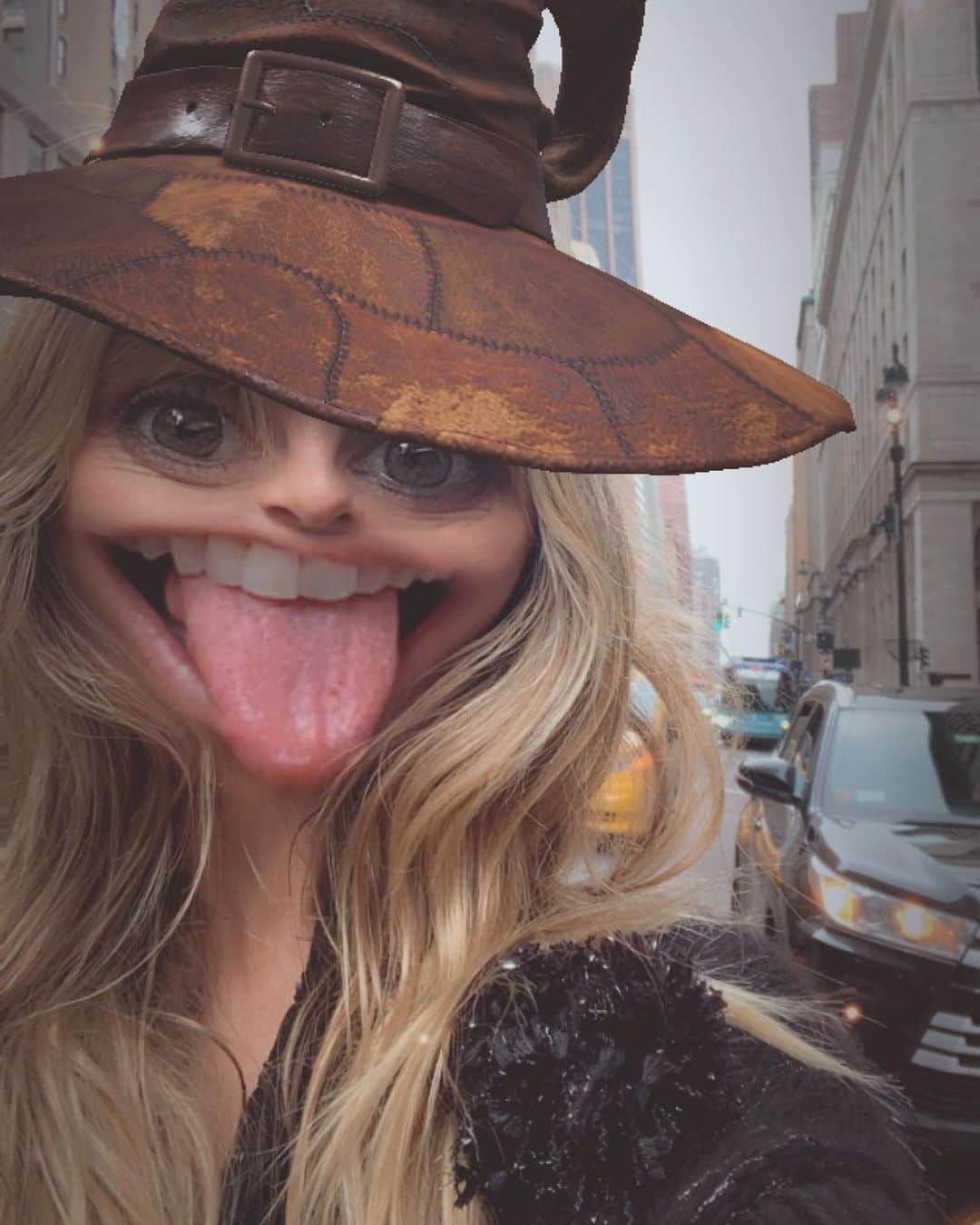 ハイディ・クルムさんのインスタグラム写真 - (ハイディ・クルムInstagram)「Watch me get ready for  #heidiklumhalloween  live in the window of the @amazon store st 7 West 34th Street in Manhattan tomorrow starting at 10am. Hope to see you there!!!! #heidiklumhalloween2019」10月31日 3時41分 - heidiklum