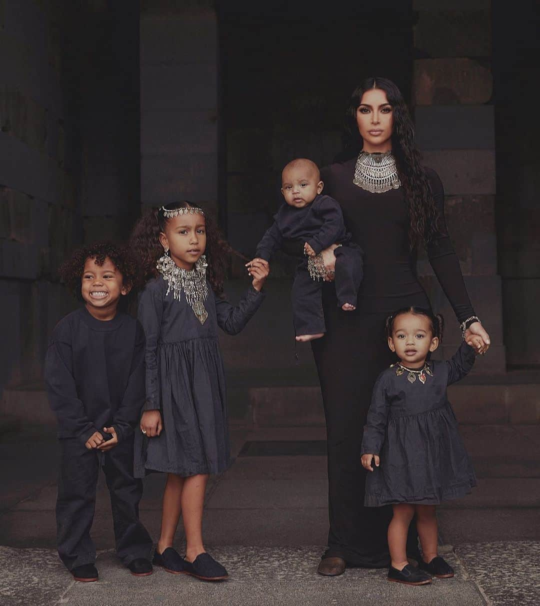 キム・カーダシアンさんのインスタグラム写真 - (キム・カーダシアンInstagram)「Yesterday was such a huge victory for the Armenian people when the US House Of Representatives acknowledged the Armenian Genocide! This photo was taken of me and my children this month in Armenia 🇦🇲 by Jackie Nickerson」10月31日 3時59分 - kimkardashian