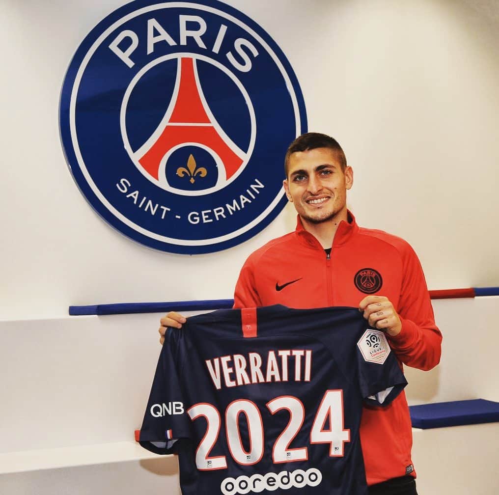 マルコ・ヴェッラッティのインスタグラム：「Je suis heureux de continuer ma magnifique aventure avec le Paris Saint-Germain, je vais continuer à tout donner pour gagner ensemble!」