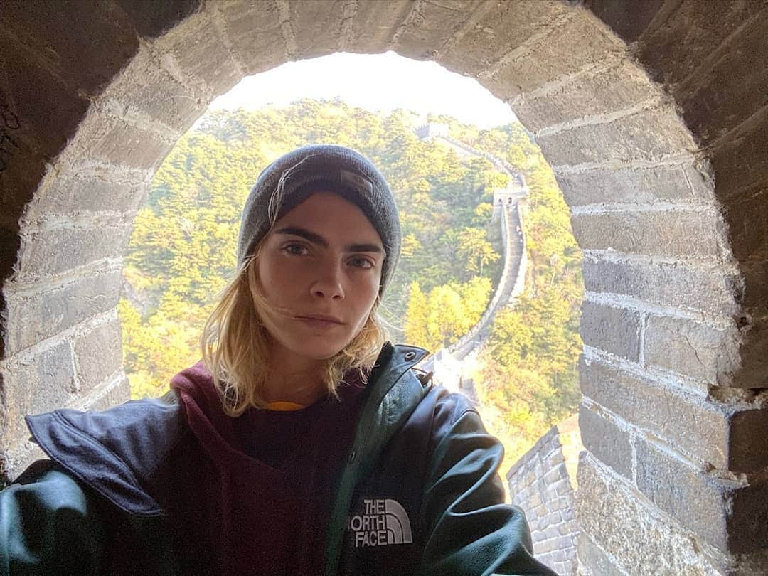 カーラ・デルヴィーニュのインスタグラム：「China diaries 💫」