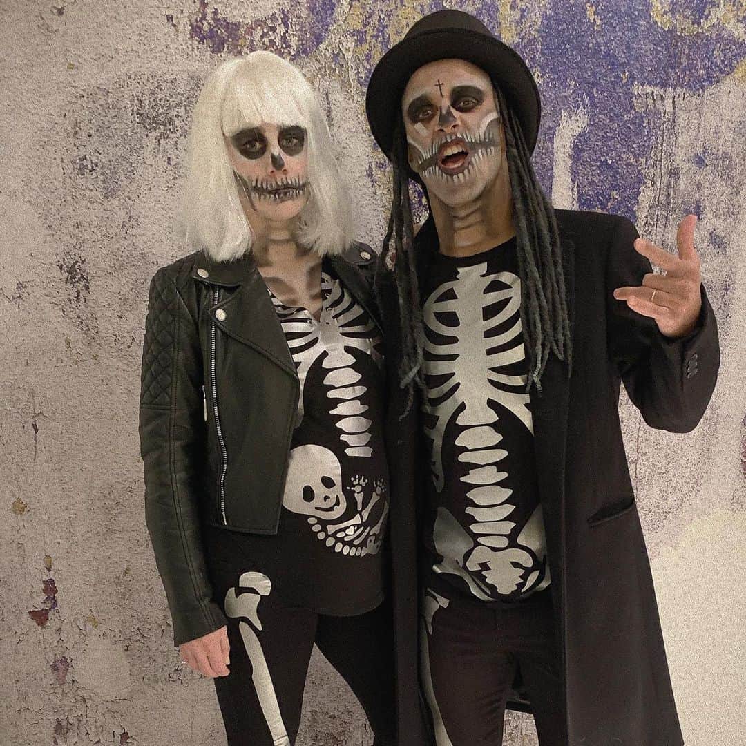 ティアゴ・アルカンタラのインスタグラム：「Trick or treat? 🎃🔥#HalloweenFCBayern with @juliavigas」