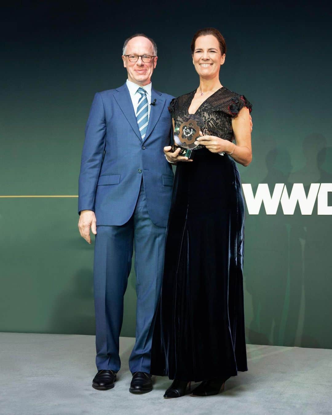 Armani Officialさんのインスタグラム写真 - (Armani OfficialInstagram)「Mr Armani was awarded the John B. Fairchild Honor at the #WWDHonors gala in New York. His niece Roberta Armani accepted the award in his stead. “John B. Fairchild was a visionary, a pioneer that left behind a lasting mark on the history of journalism, revolutionising the way fashion is portrayed. I'm honoured to receive this prestigious award bearing his name in recognition of my work both as an entrepreneur and a designer.” Giorgio Armani  Scroll through to see #RobertaArmani with #EmmyRossum and James Fallon, Fairchild Media’s Editorial Director, at the #WWDSummits gala」10月31日 5時56分 - emporioarmani