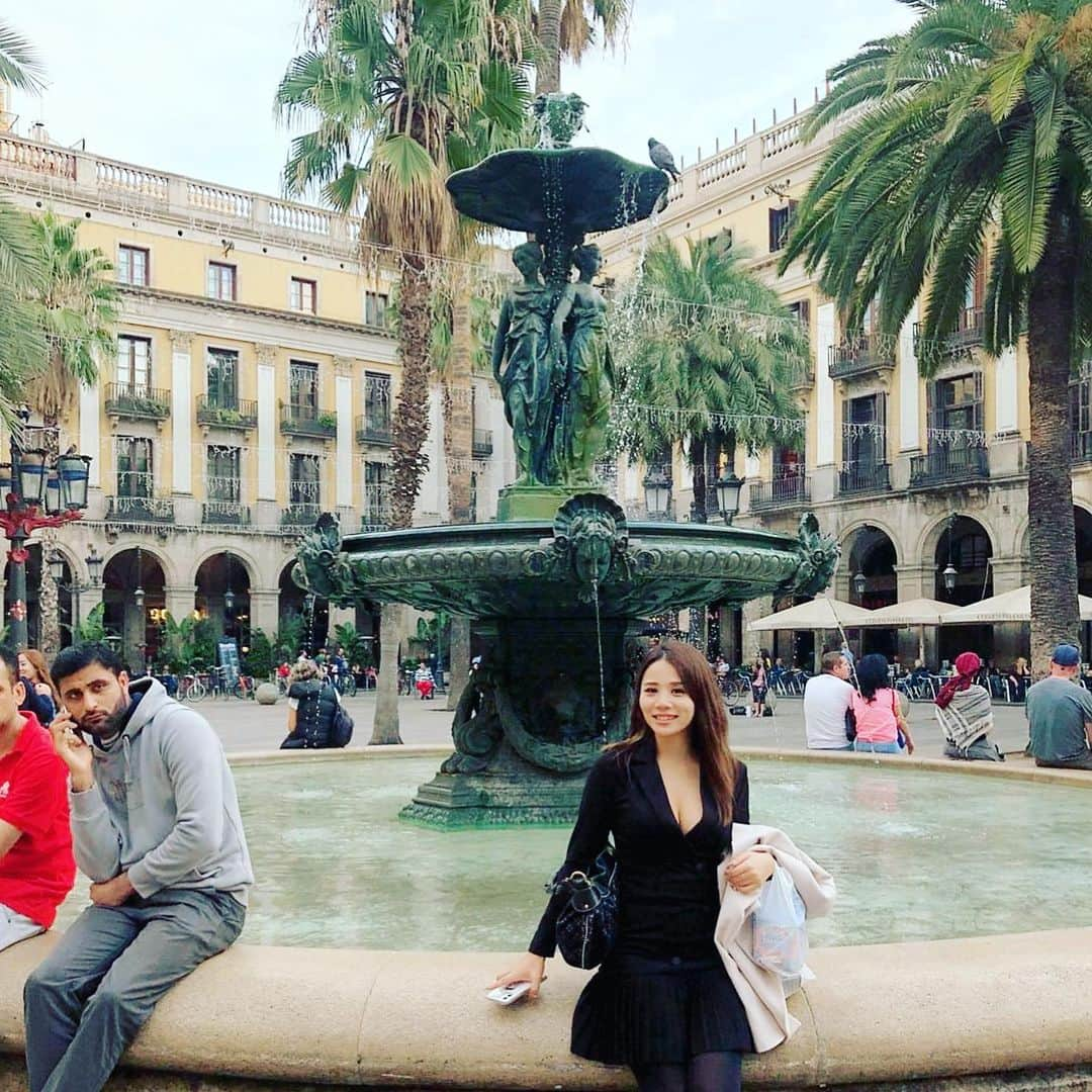 鈴木涼美さんのインスタグラム写真 - (鈴木涼美Instagram)「Completely fell in love with the city. #barcelona #discoverspain #lovebarcelona #discoverbarcelona #triptospain #gaudi #parcguell」10月31日 6時49分 - suzumisuzuki