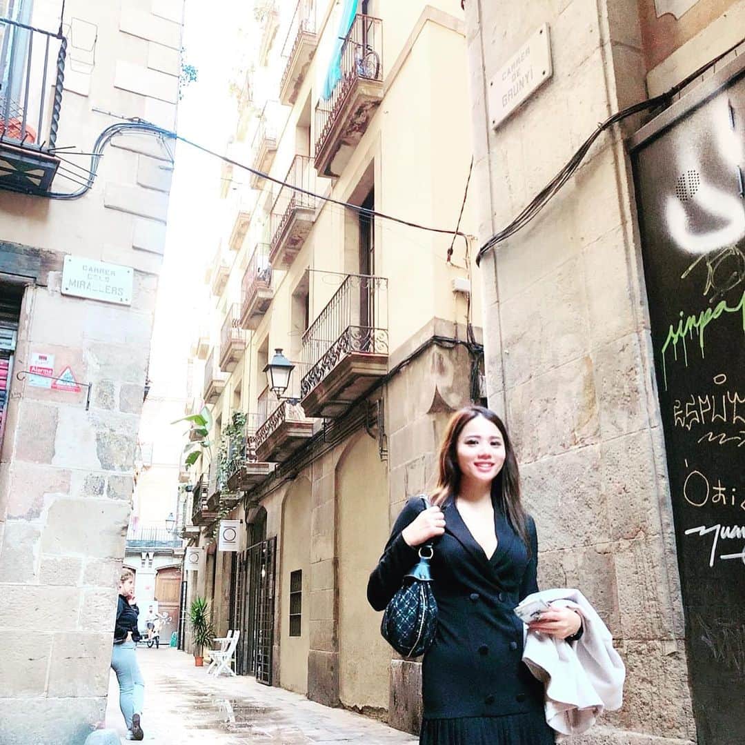 鈴木涼美さんのインスタグラム写真 - (鈴木涼美Instagram)「Completely fell in love with the city. #barcelona #discoverspain #lovebarcelona #discoverbarcelona #triptospain #gaudi #parcguell」10月31日 6時49分 - suzumisuzuki