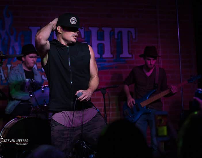 ジョッシュ・ヘンダーソンのインスタグラム：「Can’t even describe what it felt like to be back on stage.. felt like home. Big thanks to all my family friends and folks that came out to support. This is only the beginning. And so much footage content and music coming yalls way!! #blessed」