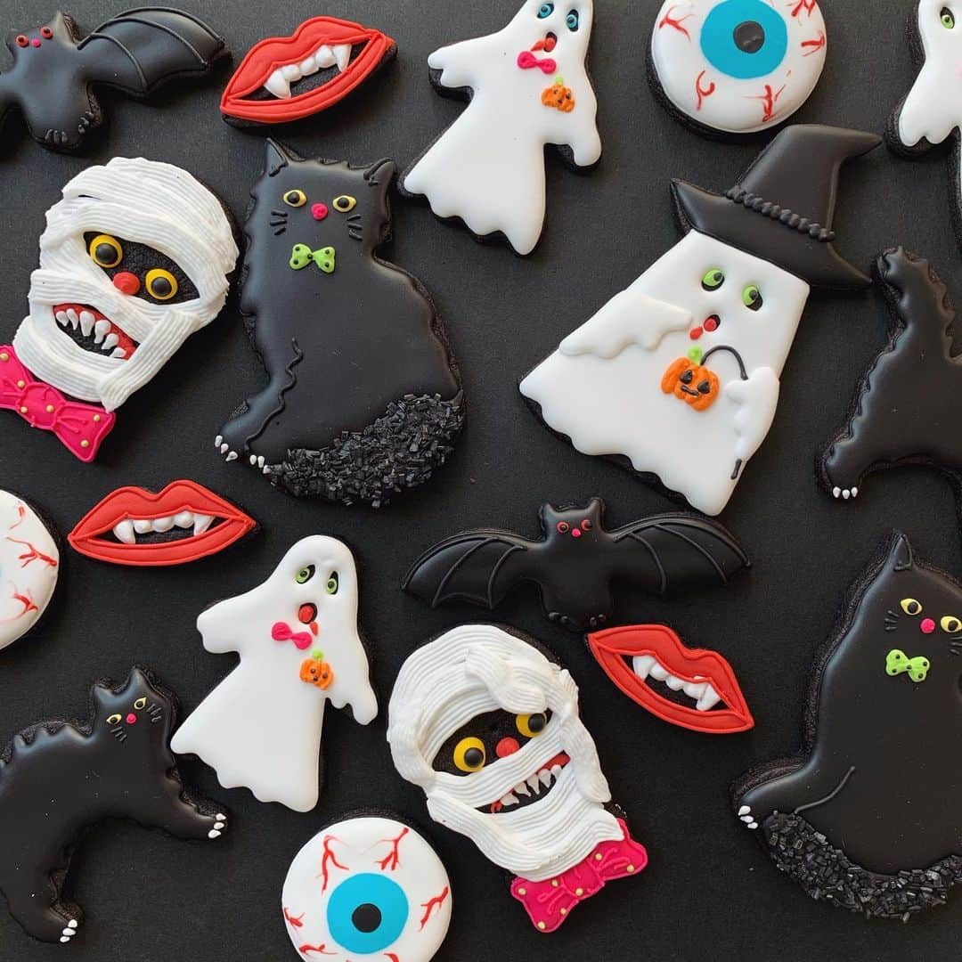 kikkoのインスタグラム：「Happy Halloween 🎃  レッスン無事に終わりました。楽しい時間を、ありがとうございました🙇‍♀️ 12月は、早めにクリスマスレッスン予定してます。 毎年恒例の大きなお家を作りましょう🤗 お日にち決まり次第お知らせ致します。 どうぞ宜しくお願い致します。」