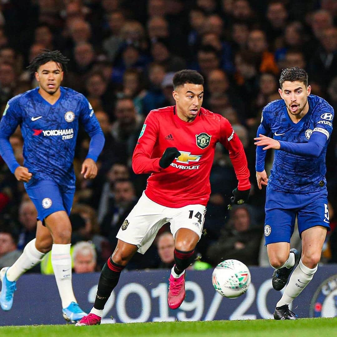 ジェシー・リンガードさんのインスタグラム写真 - (ジェシー・リンガードInstagram)「Job done. Onto the quarter finals ✅🔴 Fans different class as always thank you for your support👏🏾 #MUFC」10月31日 7時19分 - jesselingard