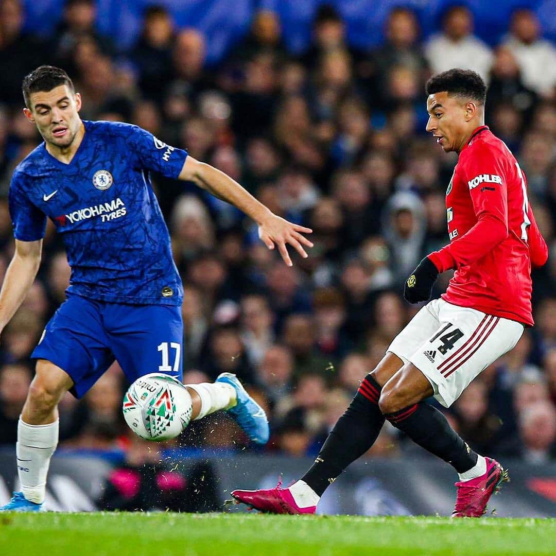 ジェシー・リンガードさんのインスタグラム写真 - (ジェシー・リンガードInstagram)「Job done. Onto the quarter finals ✅🔴 Fans different class as always thank you for your support👏🏾 #MUFC」10月31日 7時19分 - jesselingard