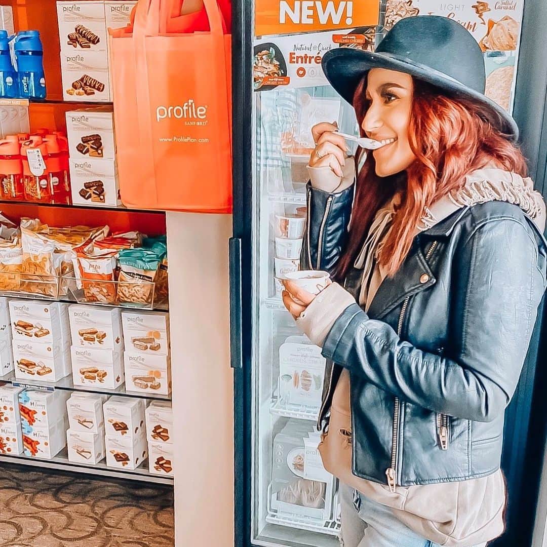 Chelsea Houskaさんのインスタグラム写真 - (Chelsea HouskaInstagram)「I’m happiest when I’m healthiest, that’s why I’m SO excited to continue my Profile journey. There have been so many new products at @Profile_Sanford it’s hard to keep up! Umm Profile Ice Cream? Where have you been all my life?! Let’s do this together!! 🙌🙌🙌 Use the link in my bio to sign up and receive $150 off your membership using promo code CHELSEA! #ProfileProud」10月31日 7時19分 - chelseahouska