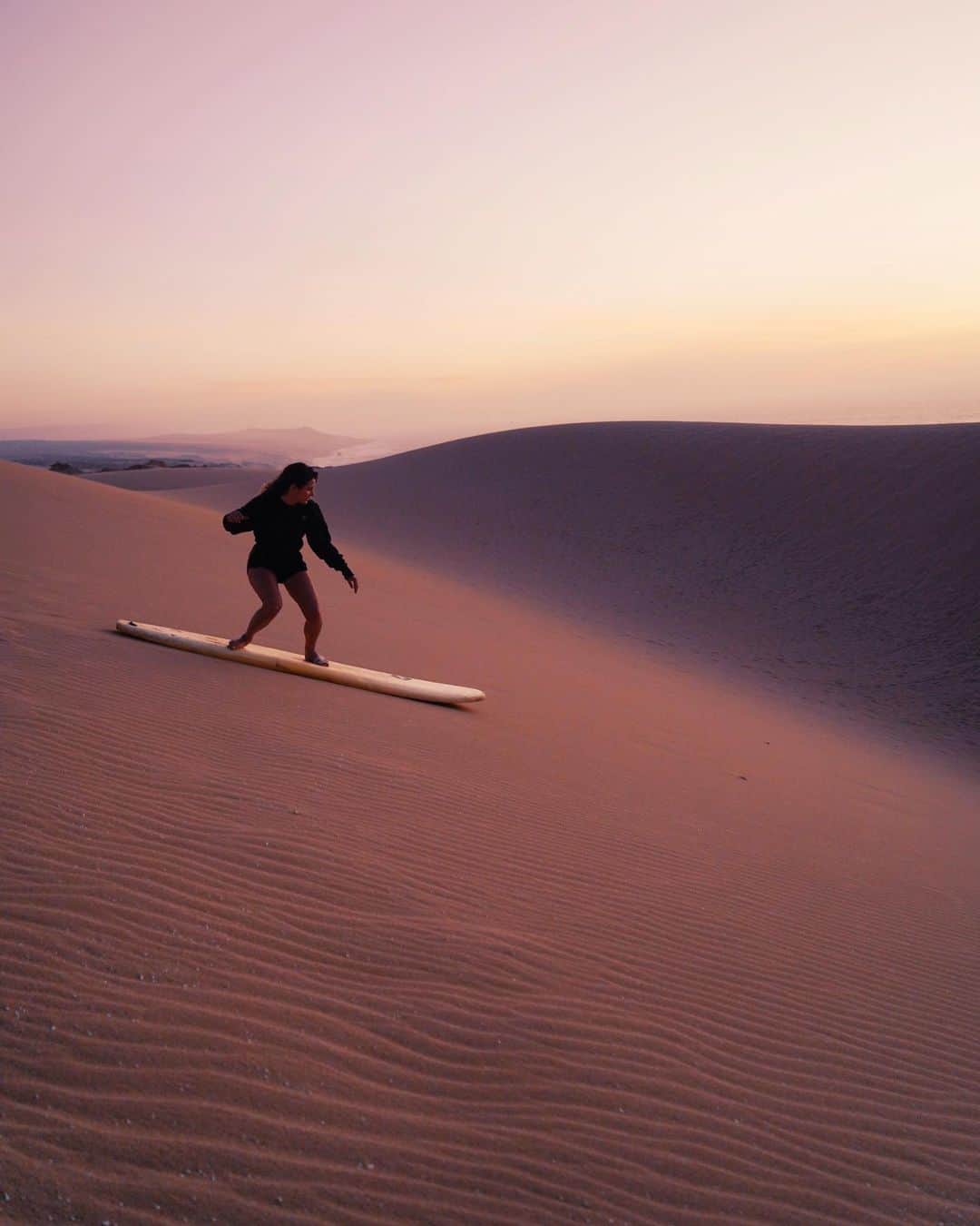 アナスタシア・アシュリーのインスタグラム：「Soft tops in Morocco🏄🏻‍♀️ thanks @paradisplage for showing me around @visit.agadir #VisitAgadur  #VisitMorroco #travel」