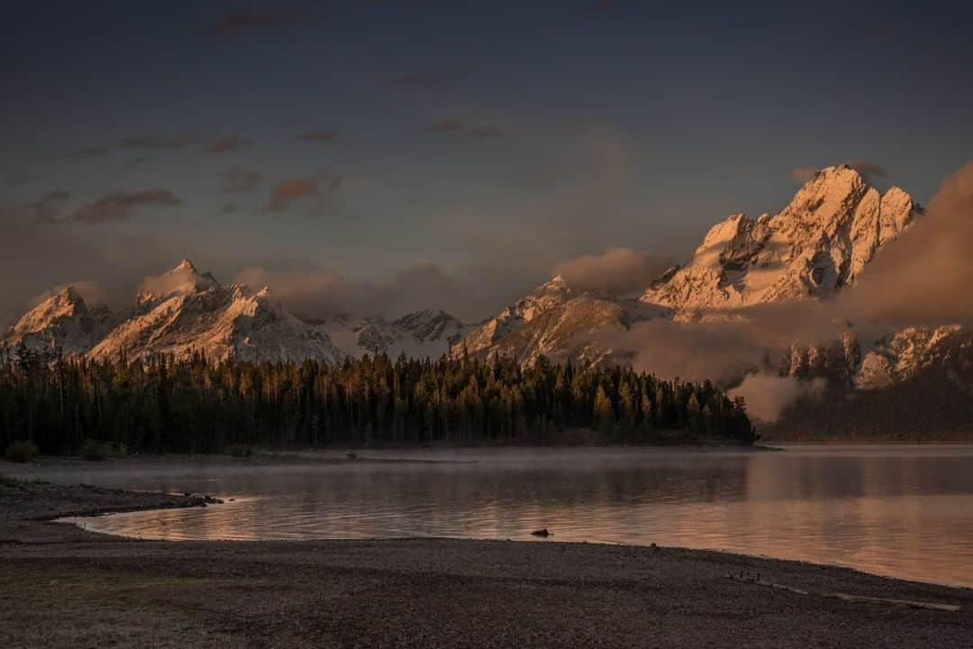 National Geographic Travelさんのインスタグラム写真 - (National Geographic TravelInstagram)「Photo by @bethjwald | As the days shorten and the nights get colder, I am thinking of past autumn journeys. This photo was taken after a September snowstorm had blanketed the Teton Range in Wyoming, even while the aspens and cottonwoods were still sporting their brightest colors.  I had camped near Jackson Lake. Before dawn I headed to one of the beaches to watch the first light hit these spectacular peaks, and I got a few images as my fingers turned numb. I am so grateful for our national parks, which have provided so many moments of beauty and wonder for me and millions of others.  For more photos from far-flung corners of the world, follow me @bethjwald. #grandtetonnationalpark #tetonrange #wyoming」10月31日 9時04分 - natgeotravel