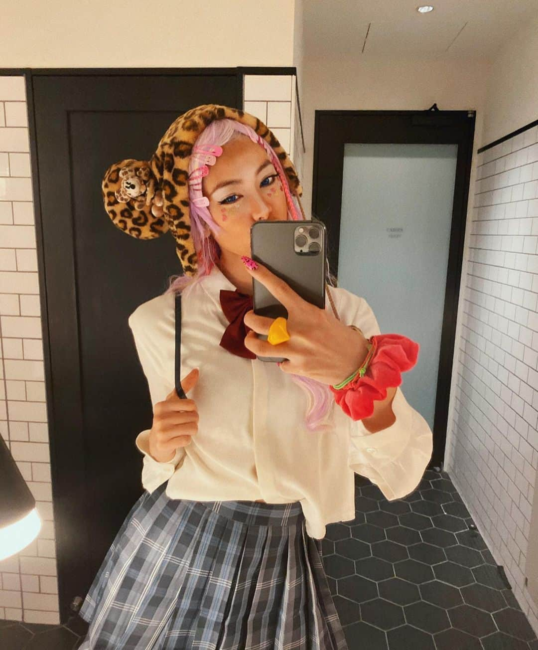 森星さんのインスタグラム写真 - (森星Instagram)「Trick or treat👻  Back to the 90's Japanese culture🌺#コギャル」10月31日 9時17分 - hikari