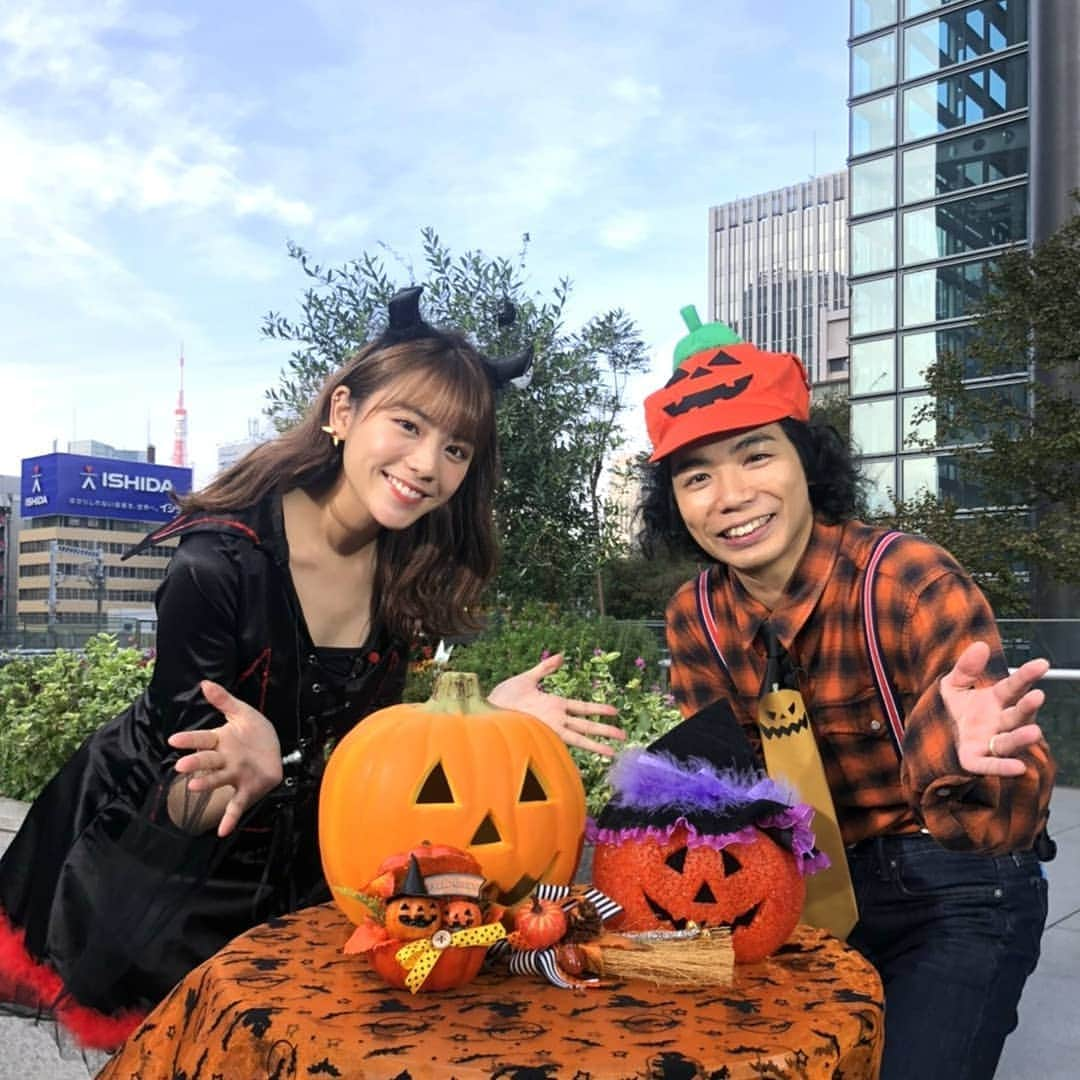 くぼてんきさんのインスタグラム写真 - (くぼてんきInstagram)「ハッピーハロウィン  #デビルとカボチャ #貴島明日香 ちゃんと #今日は晴れウィン #zipweather」10月31日 9時18分 - kubotenki