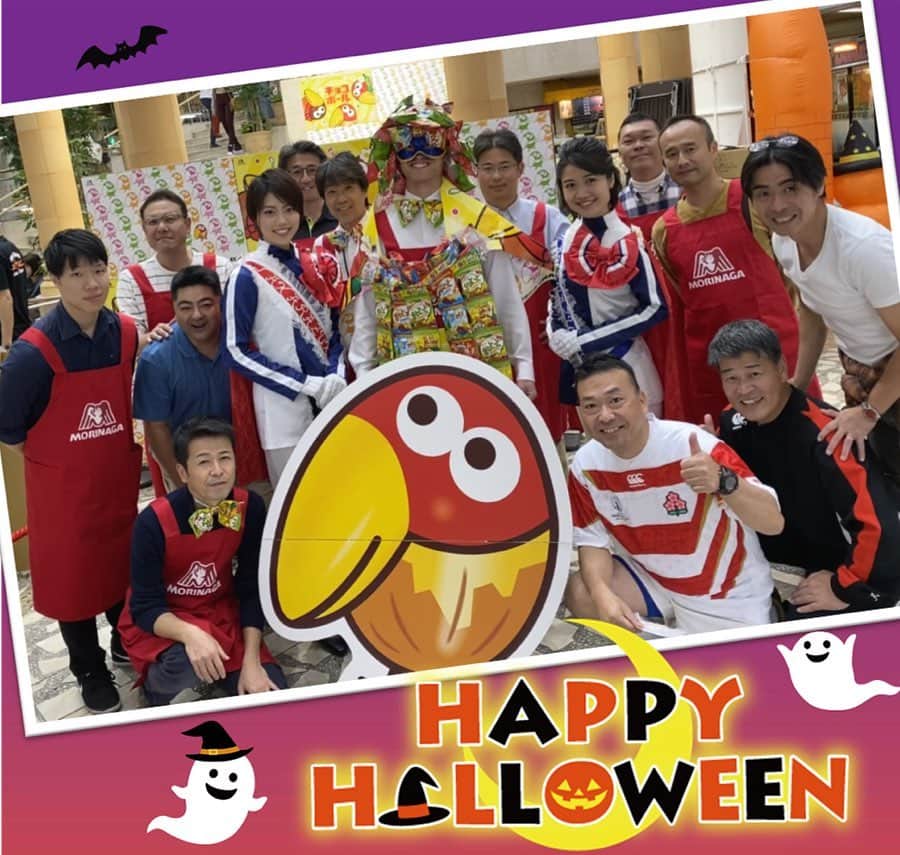 森永製菓　関西公式さんのインスタグラム写真 - (森永製菓　関西公式Instagram)「Happy Halloween♪ 今日はハロウィン当日やで！  わいは10月27日に宝塚で開催されたハロウィンイベント「宝塚アニメフェスタ」で、みんなと盛り上がってめっちゃ楽しかったで～！来てくれてありがとうな！  今日もみんなでハロウィン楽しもうな！！ #関西Mくん #森永製菓関西公式  #10月31日 #ハロウィン #宝塚 #宝塚駅 #ソリオ宝塚 #宝塚アニメフェスタ #アニメ #キョロちゃん #体験 #お菓子 #工作 #お菓子工作 #菓子コス #Takarazuka #event #Halloween #anime」10月31日 9時14分 - morinaga_kansai
