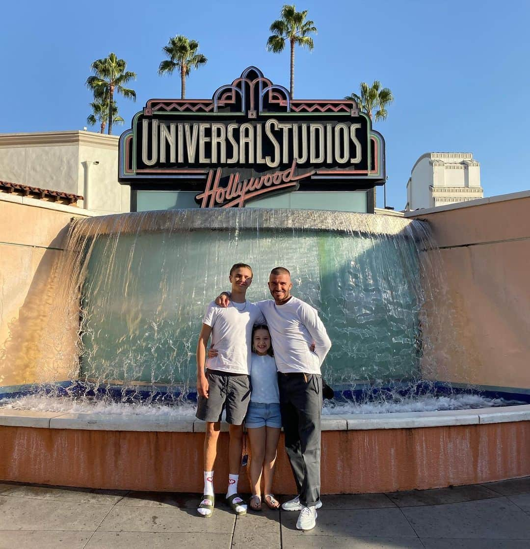 デビッド・ベッカムさんのインスタグラム写真 - (デビッド・ベッカムInstagram)「Fun day today at Universal Studios .. 🎢 @romeobeckham #HarperSeven ♥️♥️」10月31日 9時23分 - davidbeckham