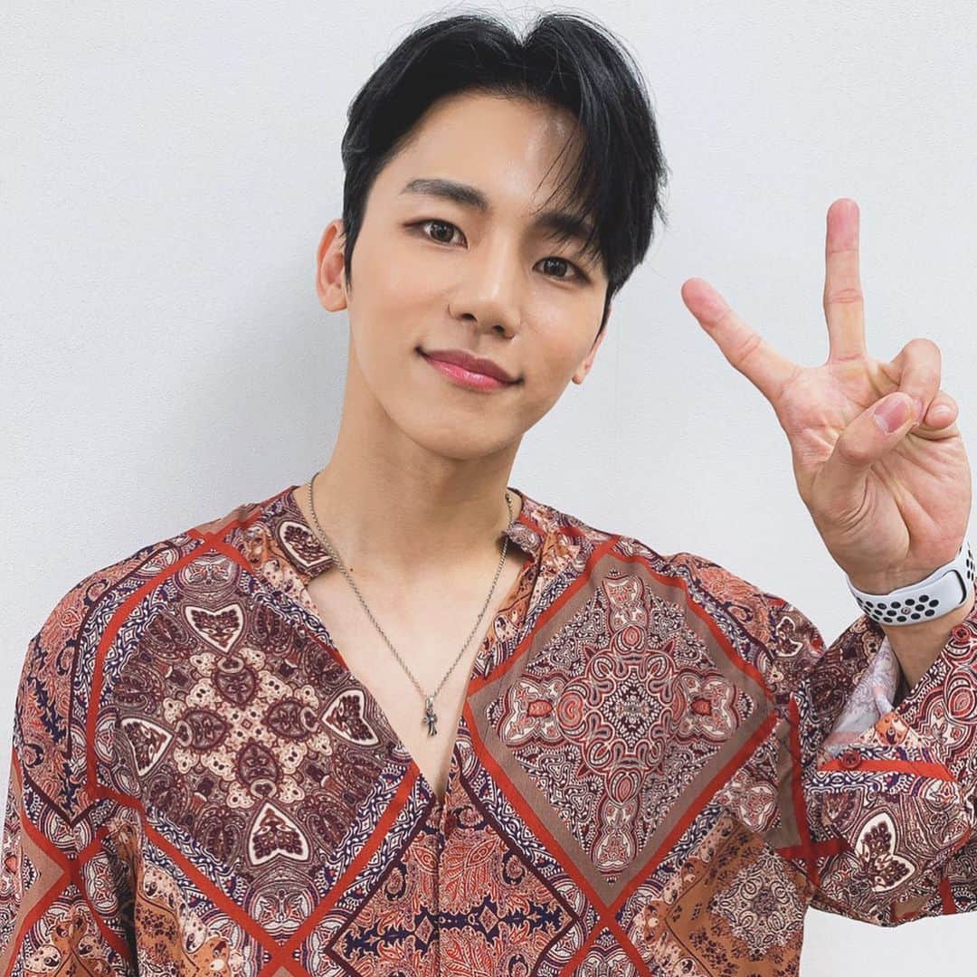 インス のインスタグラム：「😊✌️🙂」
