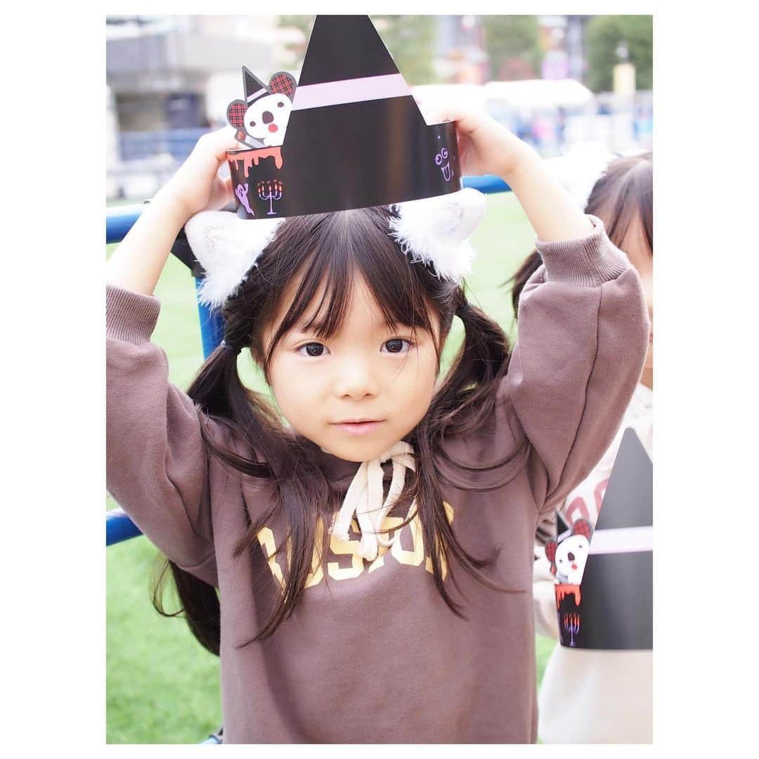 Yukiさんのインスタグラム写真 - (YukiInstagram)「ネコ耳でさりげなくHalloween🎃💗 調布パルコ @parco_chofu_official へ行ってきました(o^^o)♡ * * PARCO ×グラこころ @gracocoryoko のフォトスポットがすごく可愛かった🥰🎀 * * パルコアラの帽子も可愛くて双子ちゃんも喜んで、  Halloweenの素敵な思い出になりました(o^^o)✩.*˚ 可愛いすぎるパーカーは @laulea_shop さん💗 お友達によく褒めてもらえて双子ちゃんもすっかりお気に入りです🥰🎀」10月31日 20時23分 - yukikuu96