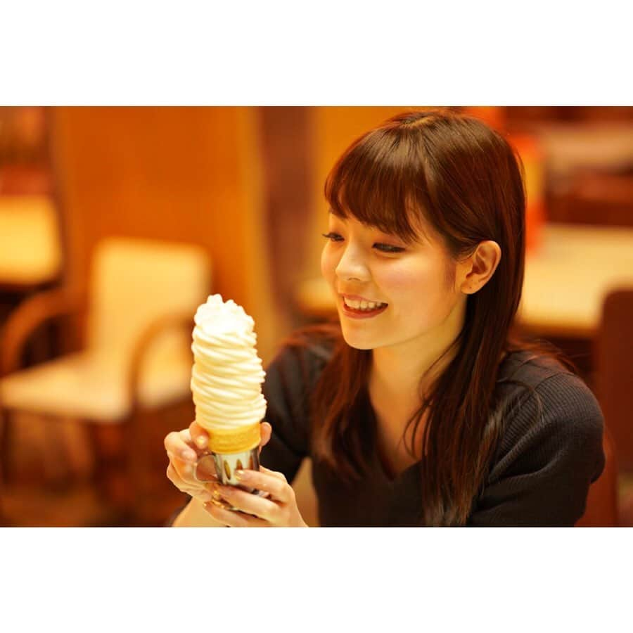 三宅絹紗さんのインスタグラム写真 - (三宅絹紗Instagram)「🍦❤️ . 念願だったマルカンの10段ソフトクリームを食べに花巻へ🚗 初めて見た時は大きさにビックリ😳 優しい甘さでさっぱり。あっという間になくなりました…😔 箸で食べるのも新鮮で美味しかった😂💞 #ソフトクリーム #液体だから0キロカロリー #スイーツ#岩手#花巻 #めんこいテレビ#アナウンサー #三宅絹紗」10月31日 20時25分 - kinusa_miyake_mit