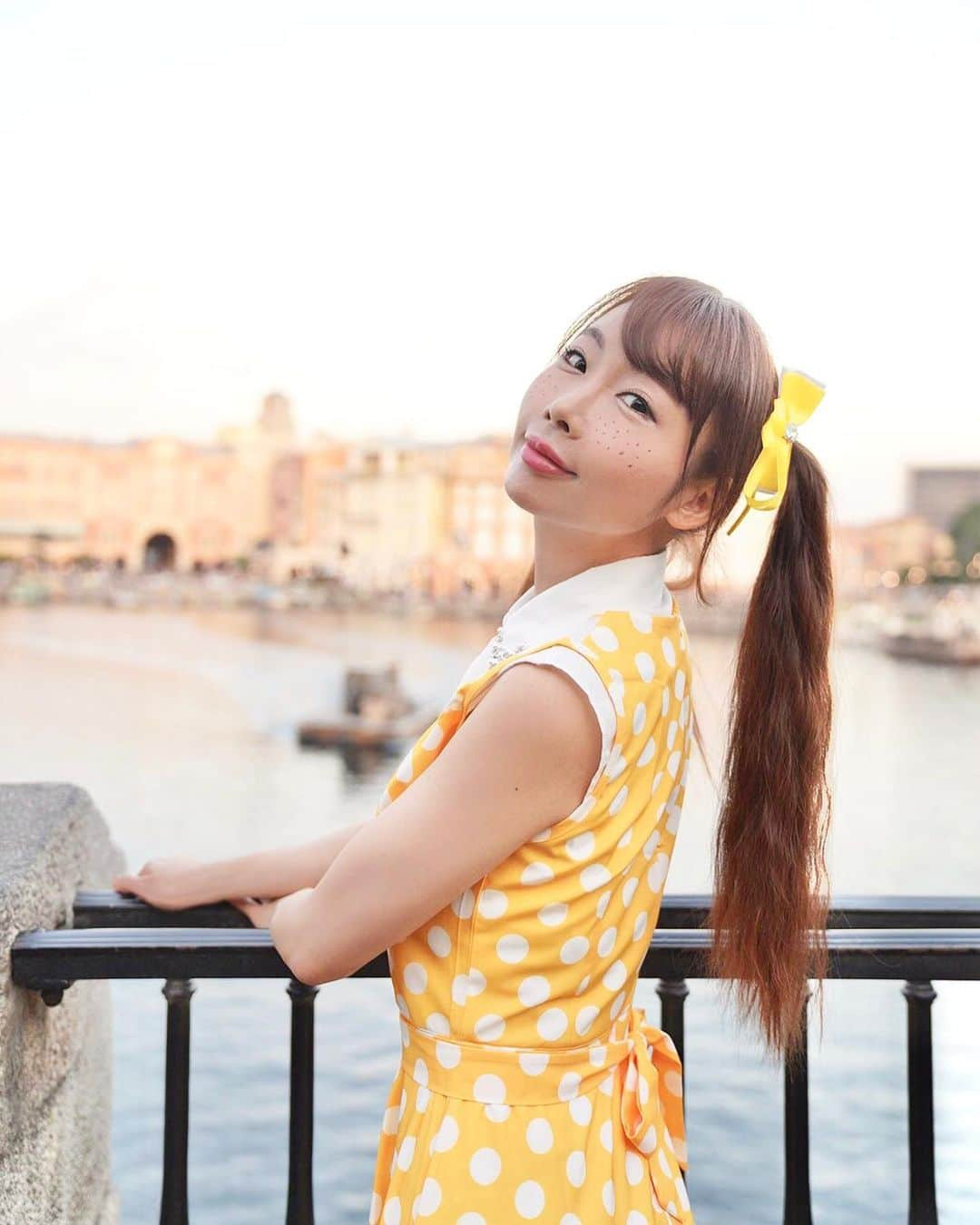 坂地久美さんのインスタグラム写真 - (坂地久美Instagram)「大好きな友達に、大好きな写真を、大好きなディズニーで撮ってもらうという幸せすぎる日✨💖✨ 今年のハロウィン投稿はこれで締め🎃💓🎃 あとは、イメージガラリと変わってあのキャラクターコスプレでアクションしますっ✨❤️✨ #dハロ  #トイストーリー4 #ギャビーギャビー #ソバカス  #お人形 #悪だくみ #いたずらっ子 #大好きな友達 #bff #ootd #ギャビーギャビーコーデ #女の子って楽しい #japan #japanesegirl #gabbygabby #toystory #toystory4 #ディズニー #ディズニーシー #desney #desneysea #dハロ #dハロ2019 #夢の国 #夢が叶う場所」10月31日 19時03分 - sakachikumi