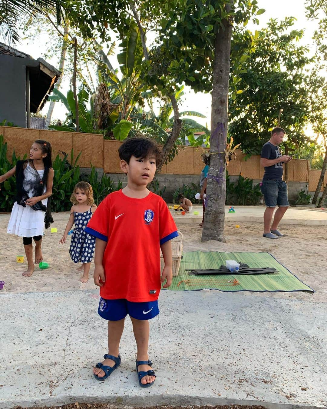 カヒ さんのインスタグラム写真 - (カヒ Instagram)「노아의 할로윈 커스텀은 축구선수 손흥민 선수 닮아보이는건 뭐지 ㅋ #halloweeninbali2019 #lovemymonkeynoah #onlyoncenow」10月31日 19時02分 - kahi_korea