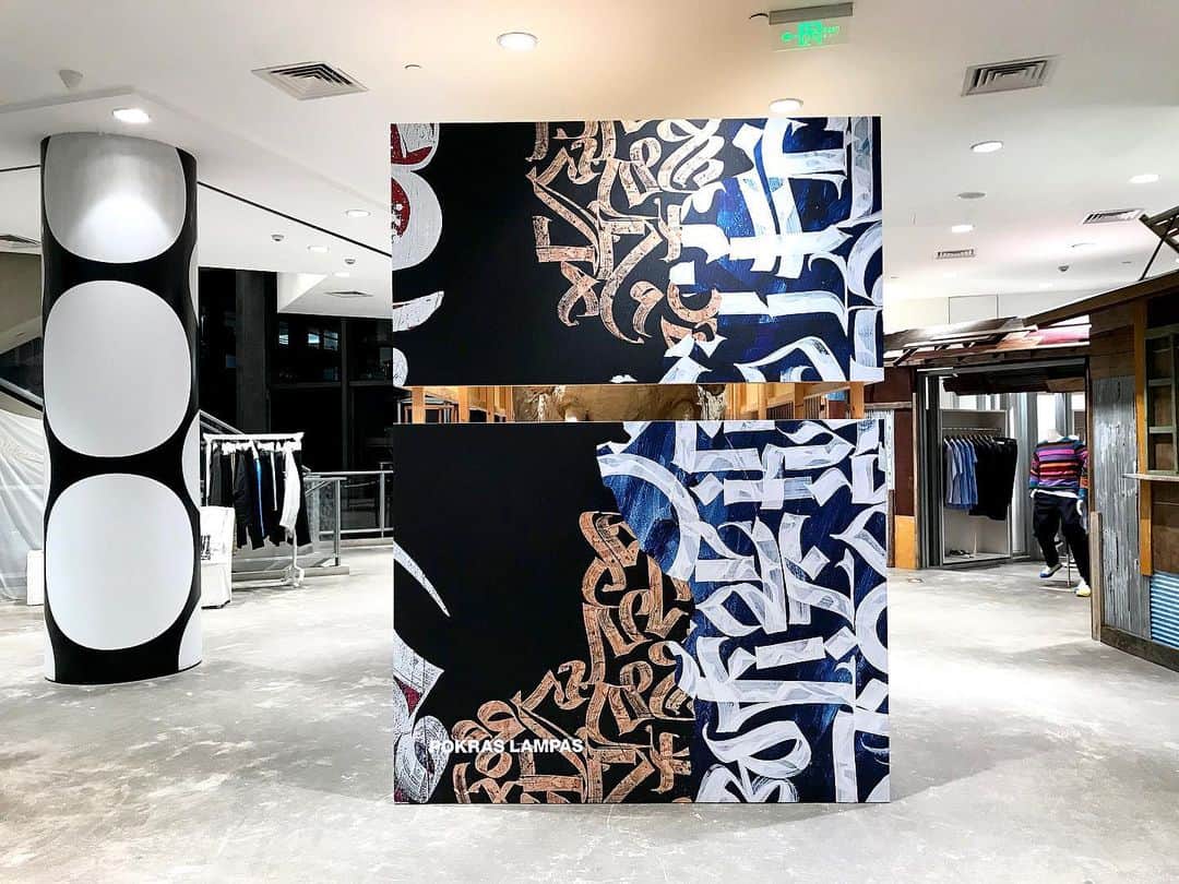 のインスタグラム：「@pokraslampas installation by Rei Kawakubo at Dover Street Market Beijing」