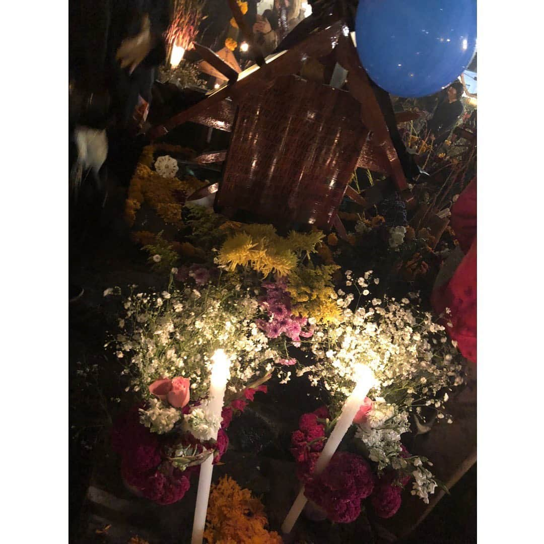 加藤ミリヤさんのインスタグラム写真 - (加藤ミリヤInstagram)「去年の今はメキシコの死者の日の祭りに行っていた。ずっと行きたかったところ。 墓地がこんなにも美しかった。 雨が降って煙がかって綺麗。  #死者の日#メキシコ#mexico#halloween」10月31日 19時15分 - miliyahtokyo