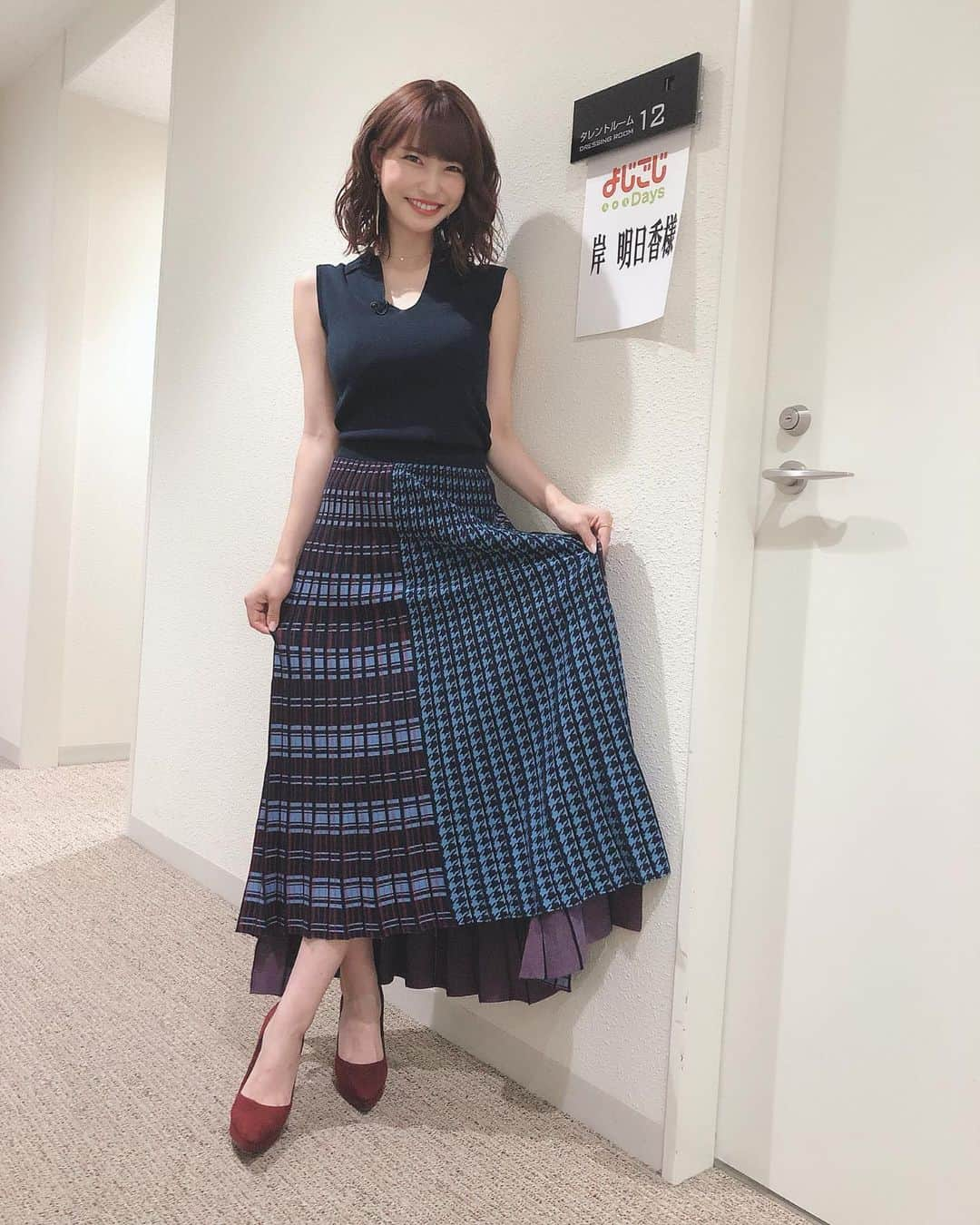 岸明日香さんのインスタグラム写真 - (岸明日香Instagram)「「よじごじdays」観てくださった皆様ありがとうございます💕 ロケもスタジオも楽しかった🥺✨ 今日の衣装、テーマはマネさん曰く知的らしいです🤣ふふ」10月31日 19時18分 - aspoo02