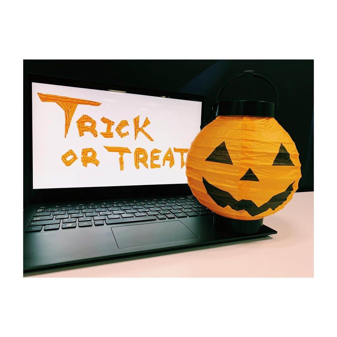 LaVie Cityのインスタグラム：「みなさま　#ハッピーハロウィン🎃  #happyhalloween #trickortreat  #NECPC #LAVIE #laviepromobile」