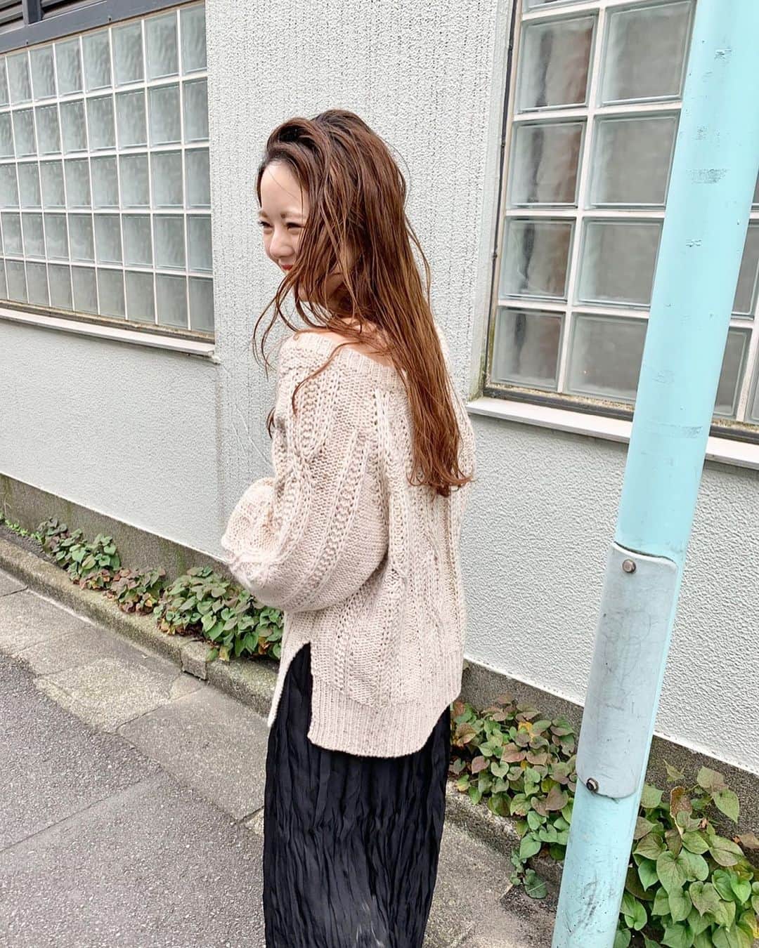 miho uesugiさんのインスタグラム写真 - (miho uesugiInstagram)「買った〜❤︎ ネップケーブルBIGニット！  ㅤㅤㅤㅤㅤㅤㅤㅤㅤㅤㅤㅤㅤ フィラメントサテンスカートは黒にしました。 ㅤㅤㅤㅤㅤㅤㅤㅤㅤㅤㅤㅤㅤ  最近だけで7着、Kastaneで買っている… （そのうちWranglerのフレアパンツ3色）  ㅤㅤㅤㅤㅤㅤㅤㅤㅤㅤㅤㅤㅤ #Kastane」10月31日 19時30分 - uepoooning
