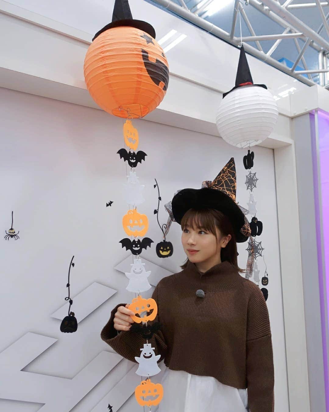 のインスタグラム：「. . Happy Halloween... . . お菓子食べ過ぎると後悔するぞぉ…← . #morningmusume19 #モーニング娘19 #石田亜佑美 #trickortreat #halloween  #仙台縁日」