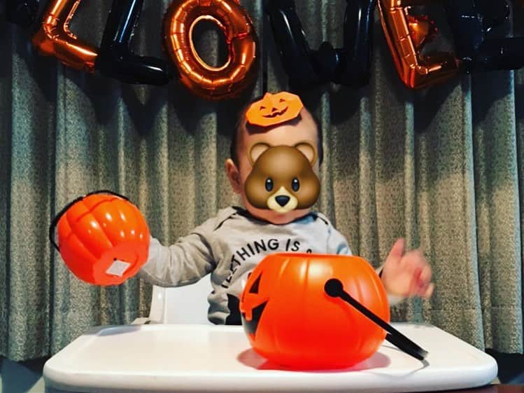 大西蘭さんのインスタグラム写真 - (大西蘭Instagram)「・ Happy Halloween 🎃 ・ こぐまちゃんの服はよく見ると、ハロウィン仕様です👻 ・ Teething is scary.👕 ・ ・ #happyhalloween #halloween #ハロウィン装飾 #ハロウィン飾り #ハロウィンキッズ #ハロウィンベイビー」10月31日 19時38分 - onishiran