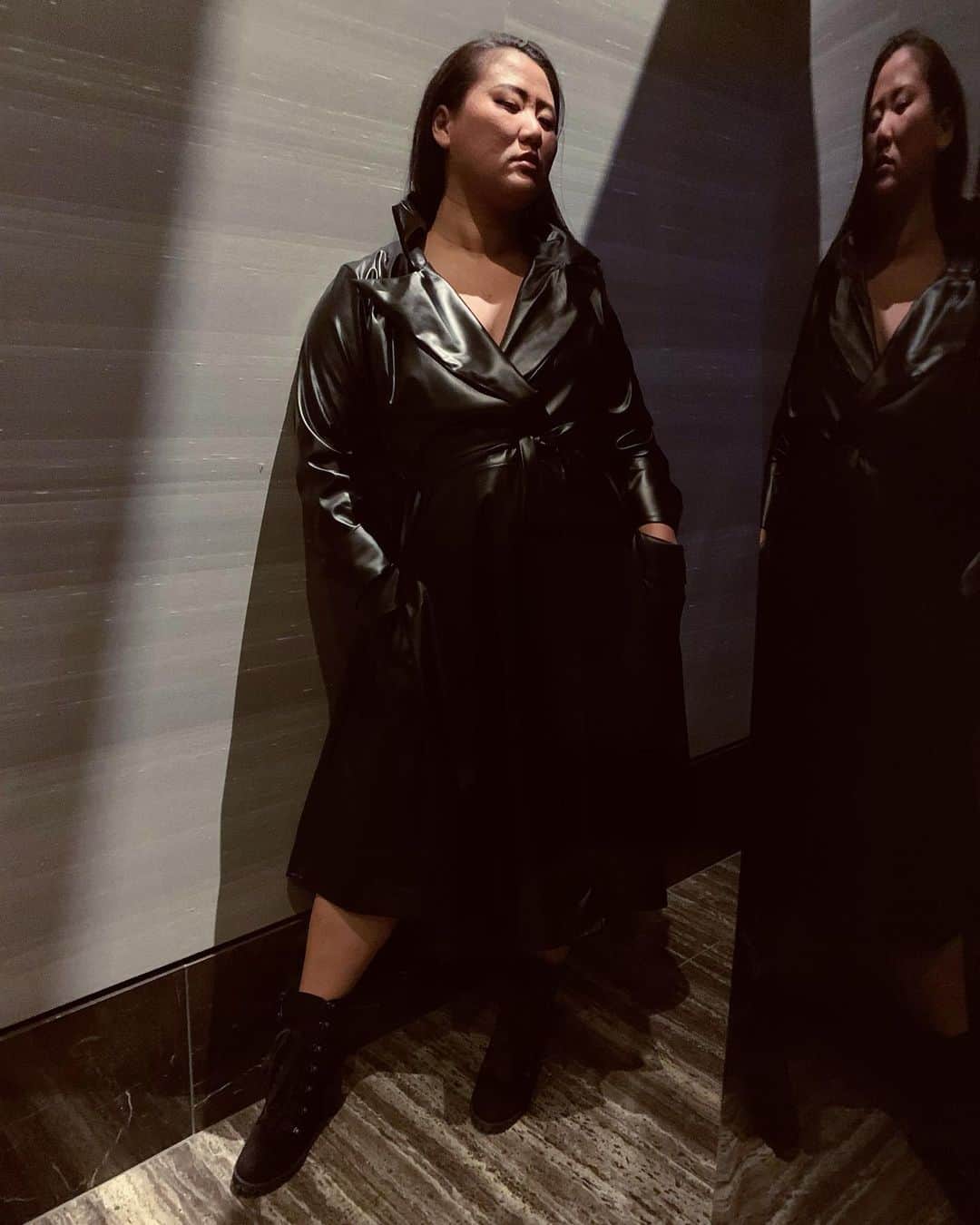 藤井美穂のインスタグラム：「I always wish I had a twin sister. 🥾 @shoedazzle 🧥@sheinofficial @sheincurve #SHEIN#SHEINgals  Search ID: 570534 http://bit.ly/2MxHnBH  mihofujiQ2 It is Extra 15% OFF any purchase for the whole site. (valid till 31 Dec.)」