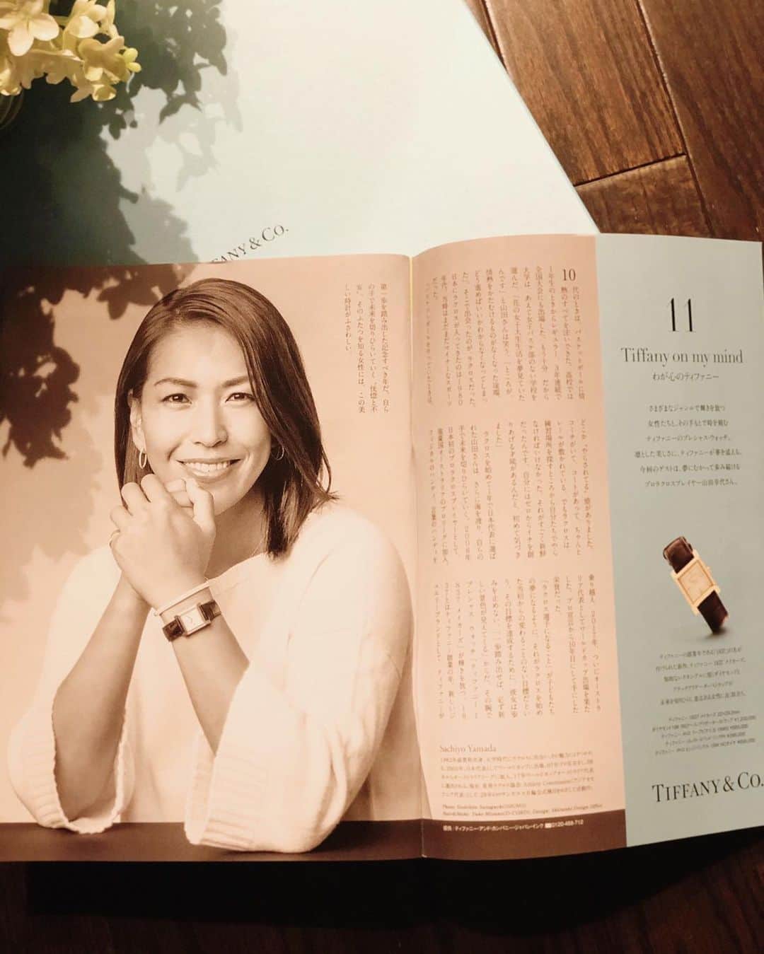 山田幸代さんのインスタグラム写真 - (山田幸代Instagram)「ありがたいお声がけをいただき、ティファニーさん&文春さんのタイアップ広告に出させていただきました。 友人がアップしてもらっていた写真を使わせていただきます。  今日から発売の週刊文春に掲載していただきました。 私なんかを起用していただき本当に感謝です。  あいにく、私はノルウェーで世界ラクロス会議に出席のため1週間おりません。ので、私は現物みれませんが、ぜひみなさま私の代わりに見てやってください。  見ていただきコメントやメッセージ頂いた皆様にも大感謝です。  ラクロスがもっともっといろんな方に知っていただけるまで私も地道に頑張ります！ #advertisement #tiffany #watch #週刊文春  #lacrosse  #lacrossextiffany #lifestyle #tifannyonmymimd ======= 友人コメント引用  絶賛発売中❗️です。 11月16日のWORLD CROSSを目前に控えている山田幸代がティファニーとのファッションタイアップ。 【山田の女子力⁉️×アスリートの魅力】にご注目下さい。 それにしても、『本物』のコラボ…格好良いな〜⌚️。 ☆ ☆ ☆ #山田幸代 #ティファニー #ティファニー時計  #tiffany  #ラクロス #プロ #アスリート #lacrosse #🥍 #ラクロッサー #発売中  #週刊文春 =========== @crosscrosse_official  @worldcrosse」10月31日 19時31分 - lacrosseplayer_sachiyoyamada