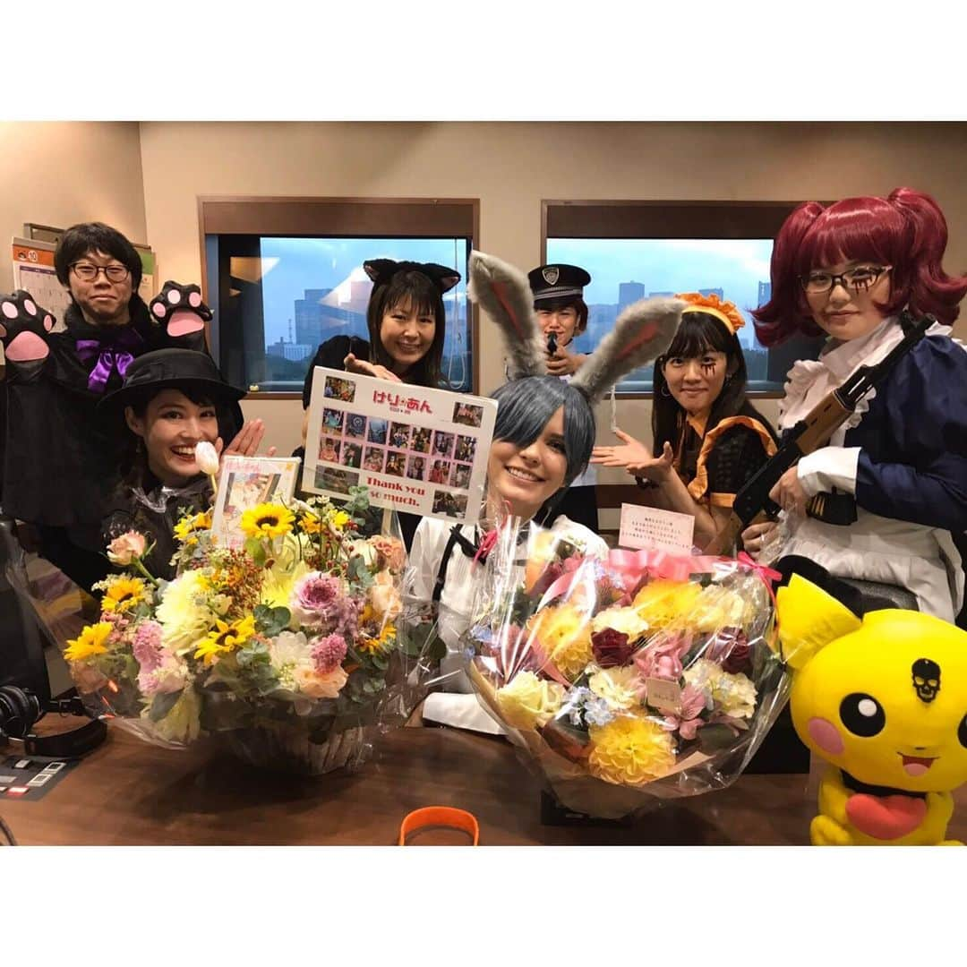 ケリーアンさんのインスタグラム写真 - (ケリーアンInstagram)「ララ トーキョー最終回は Halloween party 状態！🎃🍭👻🍬🍩 ラストまで楽しく✨お付き合いありがとうございました！！！ 仮装というか… #コスプレ しました🐰バニーの #シエルファントムハイヴ #黒執事 #halloween #blackbutler #cosplay」10月31日 19時49分 - kellysoooreal