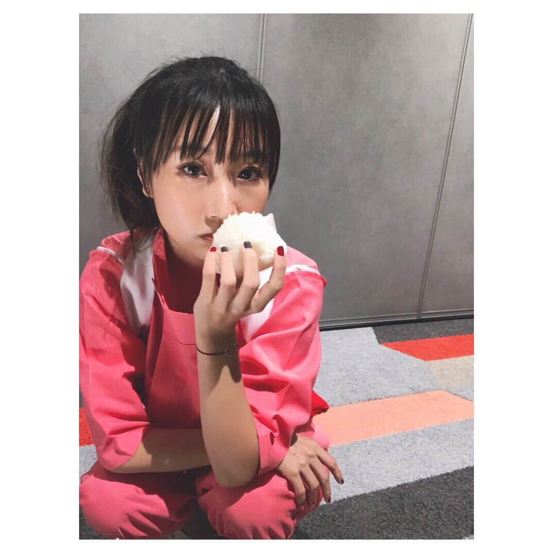 大塚愛さんのインスタグラム写真 - (大塚愛Instagram)「子ども達にはお菓子を。  私はおにぎりに感謝を。  ジブリに敬意を。  HAPPY HALLOWEEN!  AIO　#halloween #ハロウィン #japan #animation #ジブリ #千と千尋の神隠し #仮装  #ありがとう #今年も #限界 #thankyou」10月31日 20時02分 - aiotsuka_official