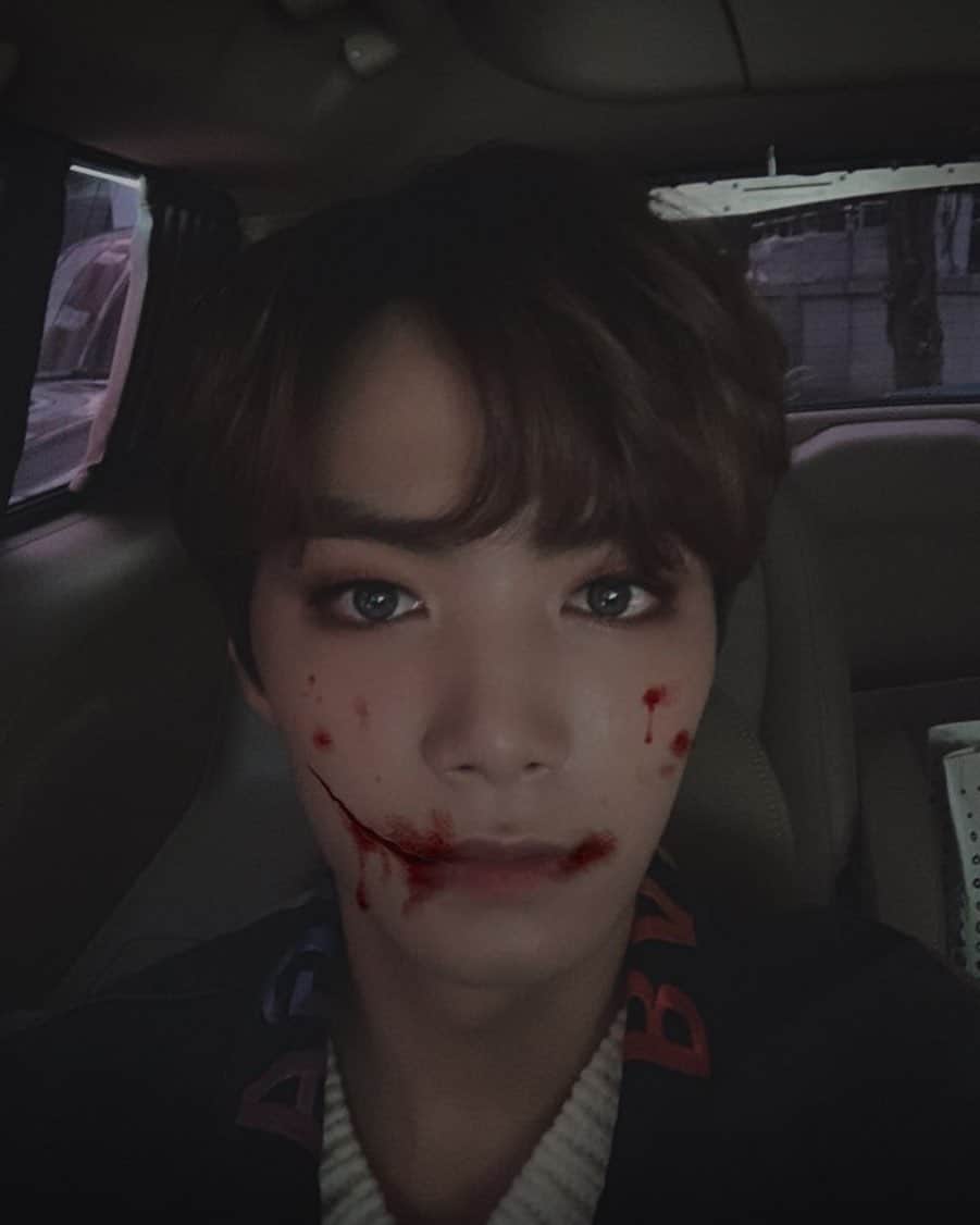 JR のインスタグラム：「러브들! 어제도 오늘도 러브들 덕분에 1위 했습니다! 감사합니다. ❤️」
