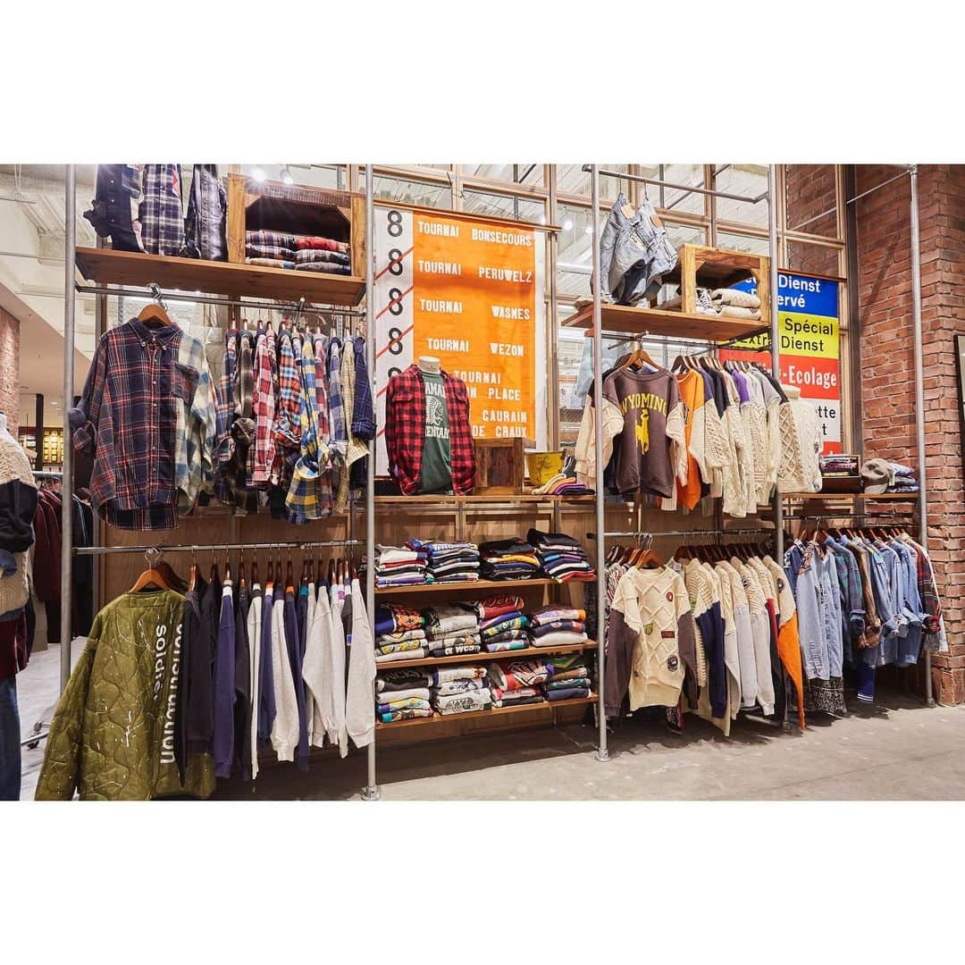 niko and ...さんのインスタグラム写真 - (niko and ...Instagram)「. 【niko and ... mozo ワンダーシティ店がついにオープン。ニコアンドらしさが詰まった新店舗をレポートします！】 . 「でらすげ~！」と地元の人もきっと驚くこと間違いなし。全国最大規模の旗艦店「niko and ... mozo ワンダーシティ店」が10/18（金）に名古屋でオープンしました。初日から大大大盛況だったmozo店、今回はその裏側とお店の全貌を紐解いていきます！ . 詳しくは @nikoand_official のプロフィールURLからチェックしてみてください！ . . #ニコアンド #であうにあう #styleeditorialbrand #uni9uesenses  #nikoandmozo #nagoya  #mozowondercity  #ニコアンドモゾ」10月31日 20時11分 - nikoand_official