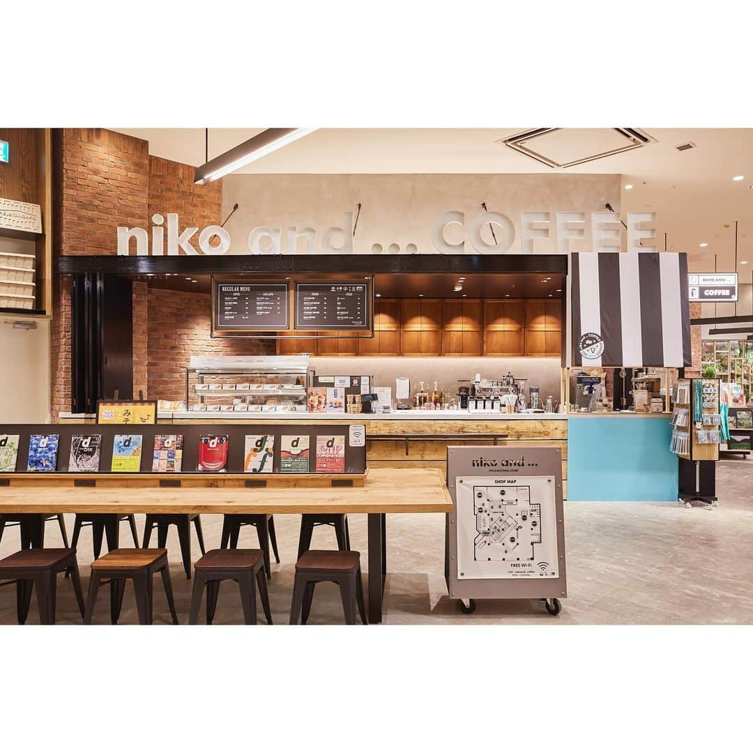 niko and ...さんのインスタグラム写真 - (niko and ...Instagram)「. 【niko and ... mozo ワンダーシティ店がついにオープン。ニコアンドらしさが詰まった新店舗をレポートします！】 . 「でらすげ~！」と地元の人もきっと驚くこと間違いなし。全国最大規模の旗艦店「niko and ... mozo ワンダーシティ店」が10/18（金）に名古屋でオープンしました。初日から大大大盛況だったmozo店、今回はその裏側とお店の全貌を紐解いていきます！ . 詳しくは @nikoand_official のプロフィールURLからチェックしてみてください！ . . #ニコアンド #であうにあう #styleeditorialbrand #uni9uesenses  #nikoandmozo #nagoya  #mozowondercity  #ニコアンドモゾ」10月31日 20時11分 - nikoand_official