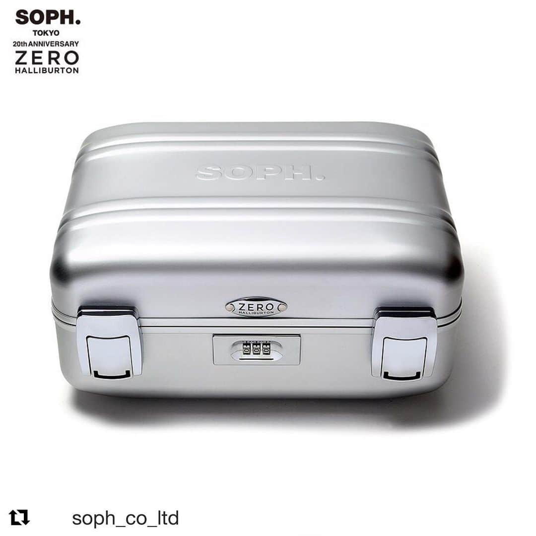 藤原ヒロシさんのインスタグラム写真 - (藤原ヒロシInstagram)「SOPH.TOKYO 20TH ANNIVERSARY 2019.11.2 SAT  プレミアムラゲージブランド＜ZERO HALLIBURTON＞とのコラボレーションでは、ブランドを象徴するアルミシェルのテクニカルケースをベースに、フロント、内装にSOPH.ロゴをオン。さらに既存では付属するハンドルや底鋲をあえて省いたり、内装の素材を変更したりと拘りのカスタマイズが満載。  SOPH.shopのみでの展開。  SOPH. X ZERO HALLIBURTON WATCH CASE : ¥100,000 + TAX  http://blog.soph.net/2019/10/31/sophtokyo_20th_anniversary_5_sophshop_soph_online_store_release.html . #SOPH #SOPHTOKYO20th #SOPH20thproject #ZEROHALLIBURTON @zero_halliburton」10月31日 20時19分 - fujiwarahiroshi