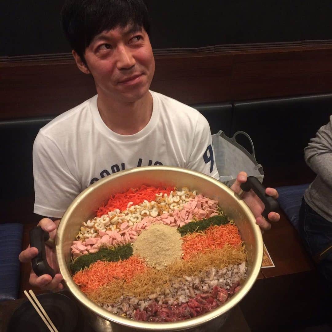 西尾季隆のインスタグラム：「東MAXのお店のもんじゃ。 お店は浅草にある『MJ』。 めちゃくちゃおいしい。 永遠に食べていられる。 やばっ、食べたくなってきた！」