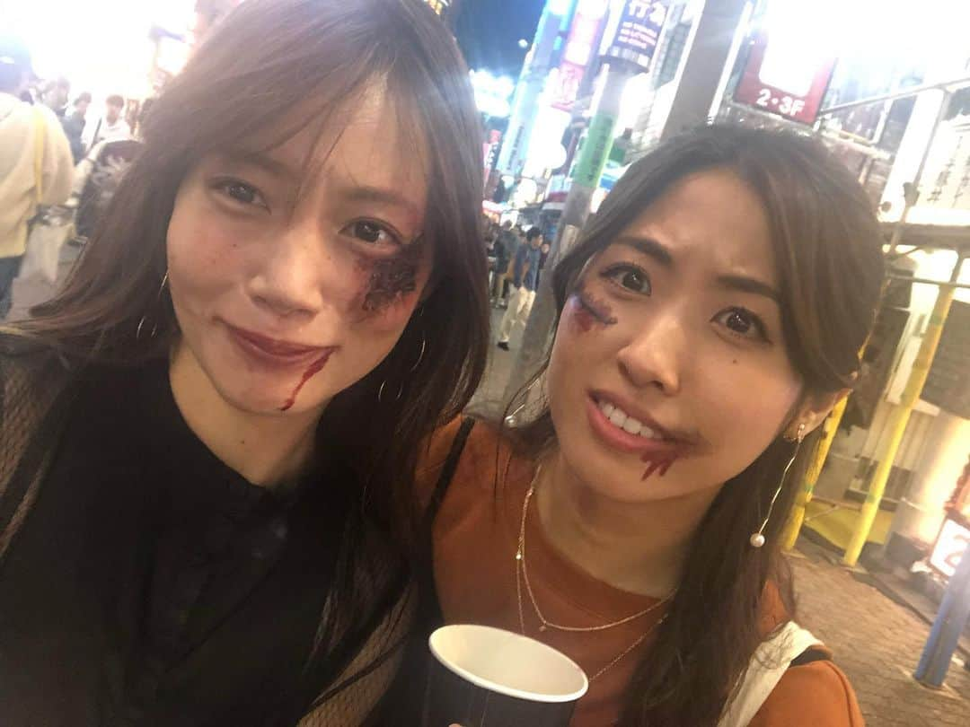 古田ちさこさんのインスタグラム写真 - (古田ちさこInstagram)「💥💥💥 こやっちゃんと🍺飲みすぎてコケて痛いです、なんちゃって。 #ハッピーハロウィン #happyhalloween  #ゾンビメイク#zombiemakeup  #🎃#👻#🧟‍♀️」10月31日 11時26分 - chisakofuruta