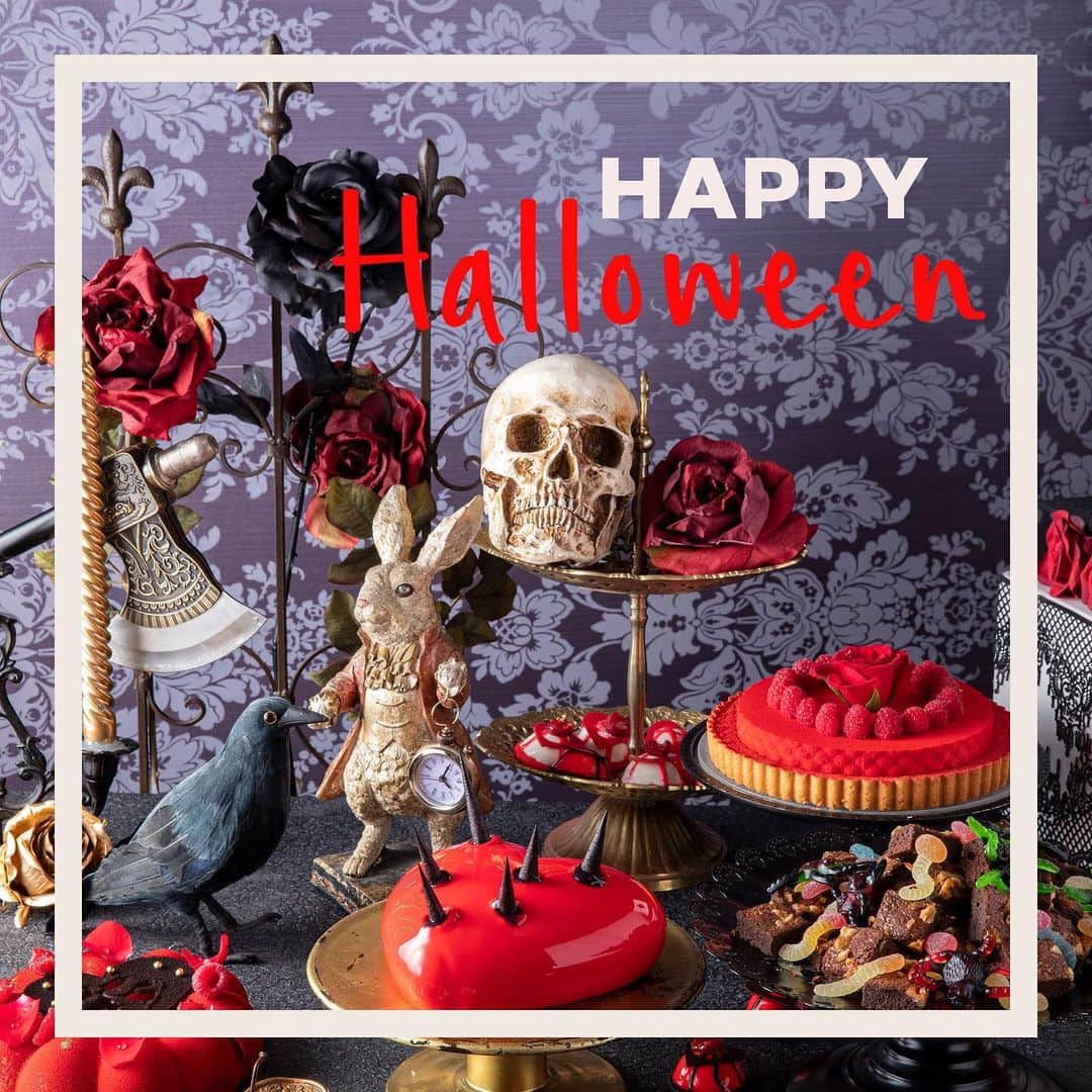 ヒルトン東京さんのインスタグラム写真 - (ヒルトン東京Instagram)「いよいよ🎃ハロウィン👻です！今年の👯‍♂️コスチュームはどのような👯‍♀️スタイルでいきますか？﻿ ﻿ 「ブラッディーハッター」の🎩ダークメージ？、﻿ 「薔薇の棘とアリスのハート」のような🌹セクシー＆デンジャラス？﻿ 今日ご来店する💃🏼お客様のコスチューム🕺🏽を楽しみにしています！﻿ ﻿ Show us your Halloween costume this year!﻿ ﻿ #ヒルトン東京 #マーブルラウンジ⠀﻿ #新宿 #ホテルビュッフェ #スイーツビュッフェ⠀﻿ #不思議の国のアリス #ケーキ好き﻿ #hiltontokyo #marblelounge #tokyo #shinjuku﻿ #aliceinwonderland #foodie #dessertbuffet﻿ #ローズラビリンス #ハロウィン #ハロウィンコデ﻿ #東京観光 #爱丽丝 ⠀﻿ #먹스타그램 #도쿄」10月31日 11時36分 - hiltontokyo