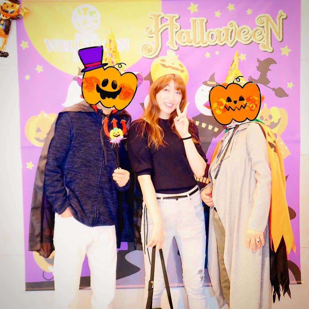 夕霧らいさんのインスタグラム写真 - (夕霧らいInstagram)「Happy Halloween🎃. . . #家族旅行 #静岡 #パルパル遊園地  #観覧車🎡  #動物園 #ハロウィンコスプレ  #無理矢理着せた  #満更でもない様子  #親孝行できたかな  #3人でカラオケ　もした #親の遺伝子 #改めて実感しました  #なかなか会えないけれど  #日々感謝☺️ #宝塚に入れてくれて #ありがとうございます🍀」10月31日 11時44分 - 88rairai88