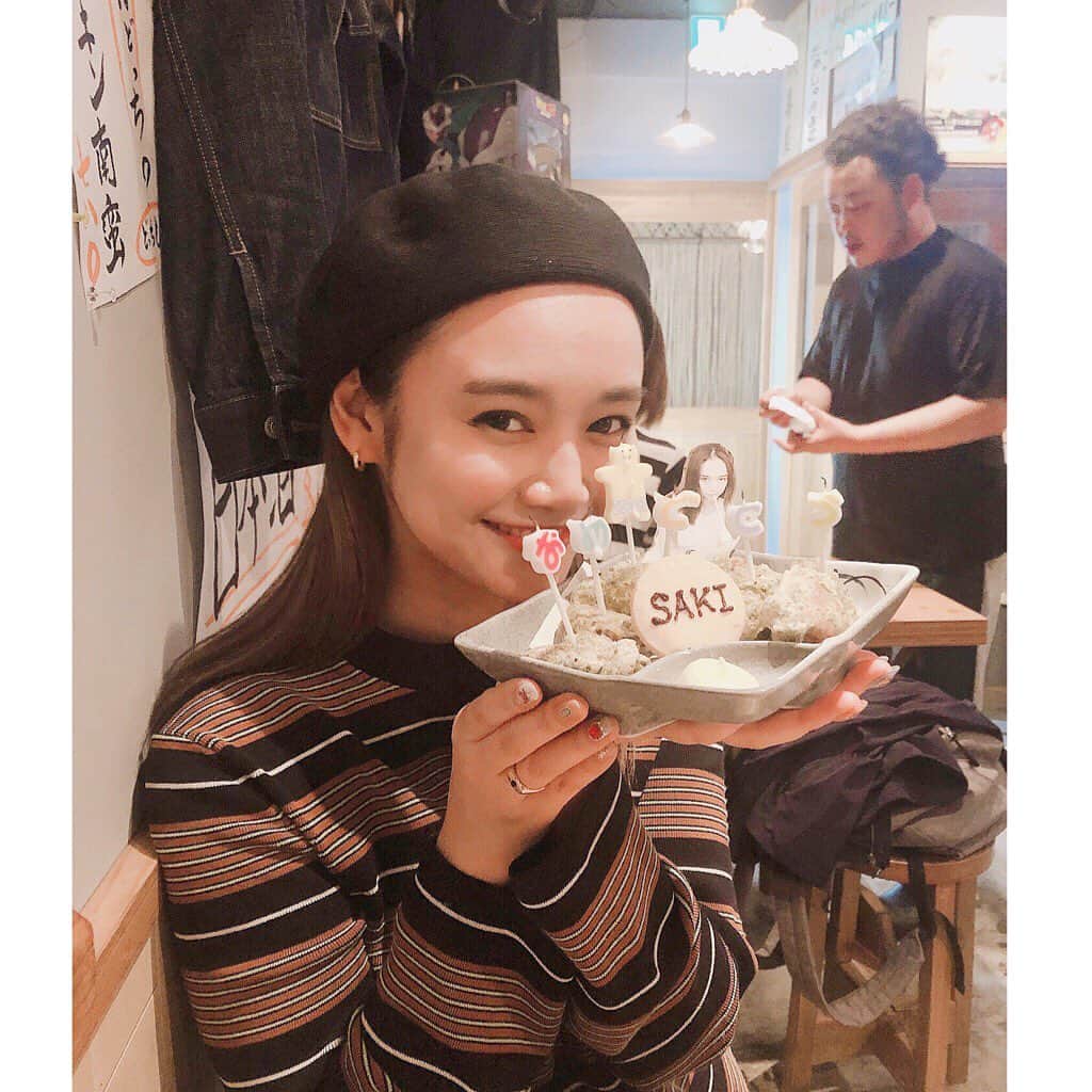 西本早希のインスタグラム：「・ 1022 で 33 になりました  たくさんお祝いしていただき たくさんメッセージいただき ありがとうございました ♡ 33 も頑張ります あー 幸せ ♡ ・  5日違いの志田山さんも おめでとうございました 👨🏻㊗️ (あたかも志田山家の息子みたいな子は日永家のご子息です)」