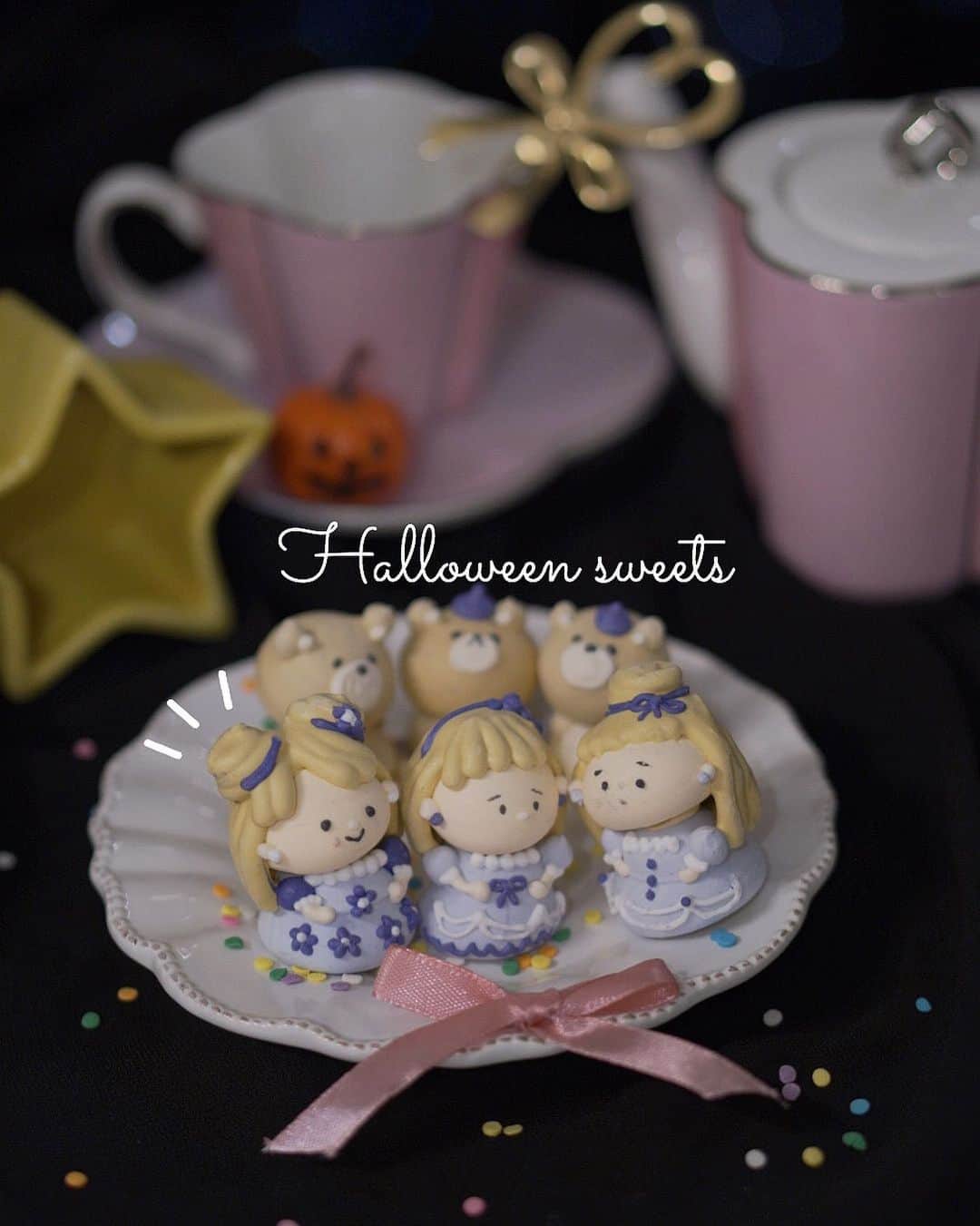 maari watanabe(まありん)さんのインスタグラム写真 - (maari watanabe(まありん)Instagram)「.*⑅︎୨୧┈︎┈︎┈︎┈︎┈︎┈︎┈┈︎┈︎┈︎┈︎┈︎୨୧⑅︎* .  ㅤㅤㅤㅤㅤㅤㅤㅤㅤㅤ  𝙢𝙚𝙧𝙚𝙣𝙜𝙪𝙚 𝙘𝙤𝙤𝙠𝙞𝙚 🎃 ㅤㅤㅤㅤㅤㅤㅤㅤㅤㅤ I made a Halloween colored meringue cookies❤︎ ㅤㅤㅤㅤㅤㅤㅤㅤㅤㅤ recipe ꒱ @yohko_ycsweets  ㅤㅤㅤㅤㅤㅤㅤㅤㅤㅤ .*⑅︎୨୧┈︎┈︎┈︎┈︎┈︎┈︎┈┈︎┈︎┈︎┈︎┈︎୨୧⑅︎* .  #merenguecookies#halloweensweets#メレンゲクッキー#メレンゲ菓子#メレンゲドール#マカロン#手作りお菓子#糖霜饼干#馬林糖#머랭쿠키#머랭#まありんおうちカフェ #蛋白糖 #cutefood#meringuekisses #kawaiifood #케이크#귀여운#베이킹#디저트#대만#비스킷#아기#烘焙教學」10月31日 12時04分 - manyo_wt