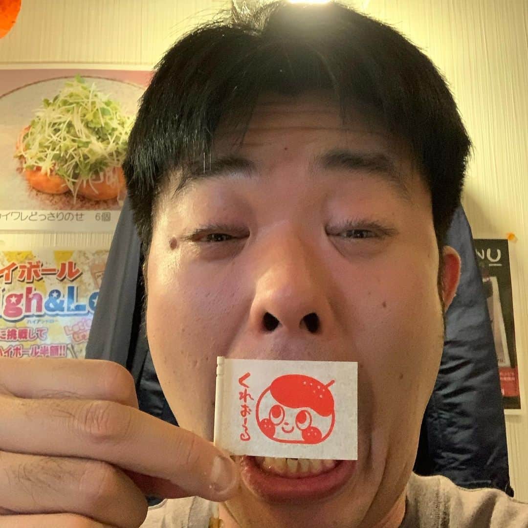 西川晃啓のインスタグラム：「気絶クレオール  久々のたこ焼きで気絶  #あるある探検隊#レギュラー#気絶#気絶の日々#ギャグ#たこ焼き#渋谷#クレオール#ハッピーアワー#かわいい#旗」