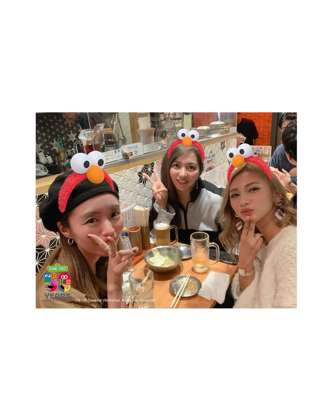 新井ニーニャさんのインスタグラム写真 - (新井ニーニャInstagram)「.﻿ ﻿ ﻿ ﻿ ﻿ 🎃ℍ𝕒𝕡𝕡𝕪 ℍ𝕒𝕝𝕝𝕠𝕨𝕖𝕖𝕟🎃﻿ ﻿ ﻿ 先週も行った歌舞伎町レッドのれん街💛﻿ ゆりみょん @lily02tbt  のんちゃん @nonsamakun ﻿ と、ガールズトークしまくってきました💋﻿ ちょうどこの日もハロウィンイベントで👻﻿ 朝まで1000円無制限飲み放題🤙🏽🍻❤️﻿ ﻿ 残り、今日だけらしい‼️﻿ 10/31のみ朝まで1000円無制限飲み放題🍺✨﻿ (大事なので、2回。笑)﻿ ﻿ おそらくかなり盛り上がってるはず🙄💕﻿ 行く人or行った人、レポしてください〜〜😩❤️﻿ ﻿ ﻿ ﻿ ちなみにこの日は、お気に入りの﻿ #牛タンいろ葉 が満席で！🐄﻿ ラスト2席しかなかった、#まるまさ へ🐓﻿ 焼き鳥屋さんなんだけど、全てが美味しかった…😩💓そして二件目にも他のご飯食べたくて(笑)、わがままいって他のお店の席空いてるか何度も確認して(笑)、念願の#串カツかっちゃん へ💕﻿ ﻿ のんちゃんも、#歌舞伎町レッドのれん街 の常連さんでここのかっちゃんによく行くらしく、オススメメニュー沢山教えてくれた🤤❤️まぐろ串、うなぎ串、子持ち昆布串は、絶対食べてほしい‼️美味しい‼️ほんとに‼️﻿ ﻿ ﻿ 子持ち昆布好きすぎてあれのためにまた行きたい😭💗赤提灯なのに、お洒落で美味しいお店は、なかなかないんだよなぁ〜🙄🍺今回はガールズトーク&税金の話で盛り上がりすぎて(最後に動画載せた笑)二階のカラオケまで行けなかったので、近々再チャレンジ🤣🎤❤️﻿ ﻿ ﻿ ﻿ #飲み放題のビールを毎回頼むのが﻿ #大変なので﻿ #途中からずっと﻿ #メガジョッキビール﻿ #でした﻿ ﻿ ﻿  @kabukicho_red_norengai  #red_halloween #blanca #tokyo #japanfood #赤提灯 #せんべろ #千ベロ #のれん街 #ハロウィン #ハロウィーン #コスプレはしない #アプリでハロウィン気分 #内装も可愛かった #ビール党 #女子会 #女子トーク」10月31日 12時00分 - 22nina77