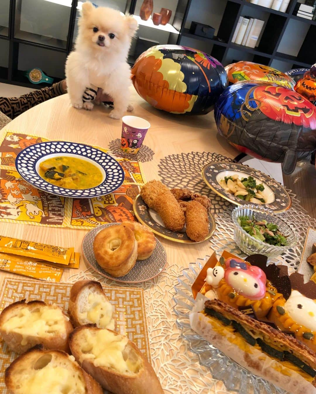 MIKAさんのインスタグラム写真 - (MIKAInstagram)「Happy Halloween🎃🌟 . . ハロパ2019の模様です👻👭🐶💞🍭 #trickortreat」10月31日 12時19分 - cjd_mika