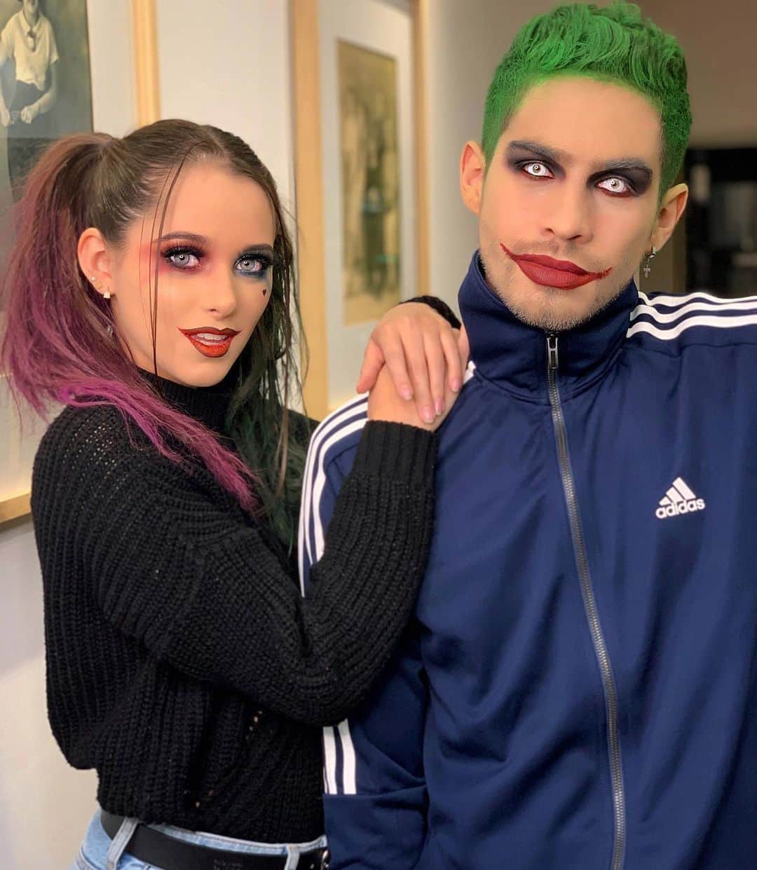 ミッチェル・オルベラのインスタグラム：「Getting ready... gracias @theroomstudio por nuestro maquillaje 🔥 @kevinburyoficial」